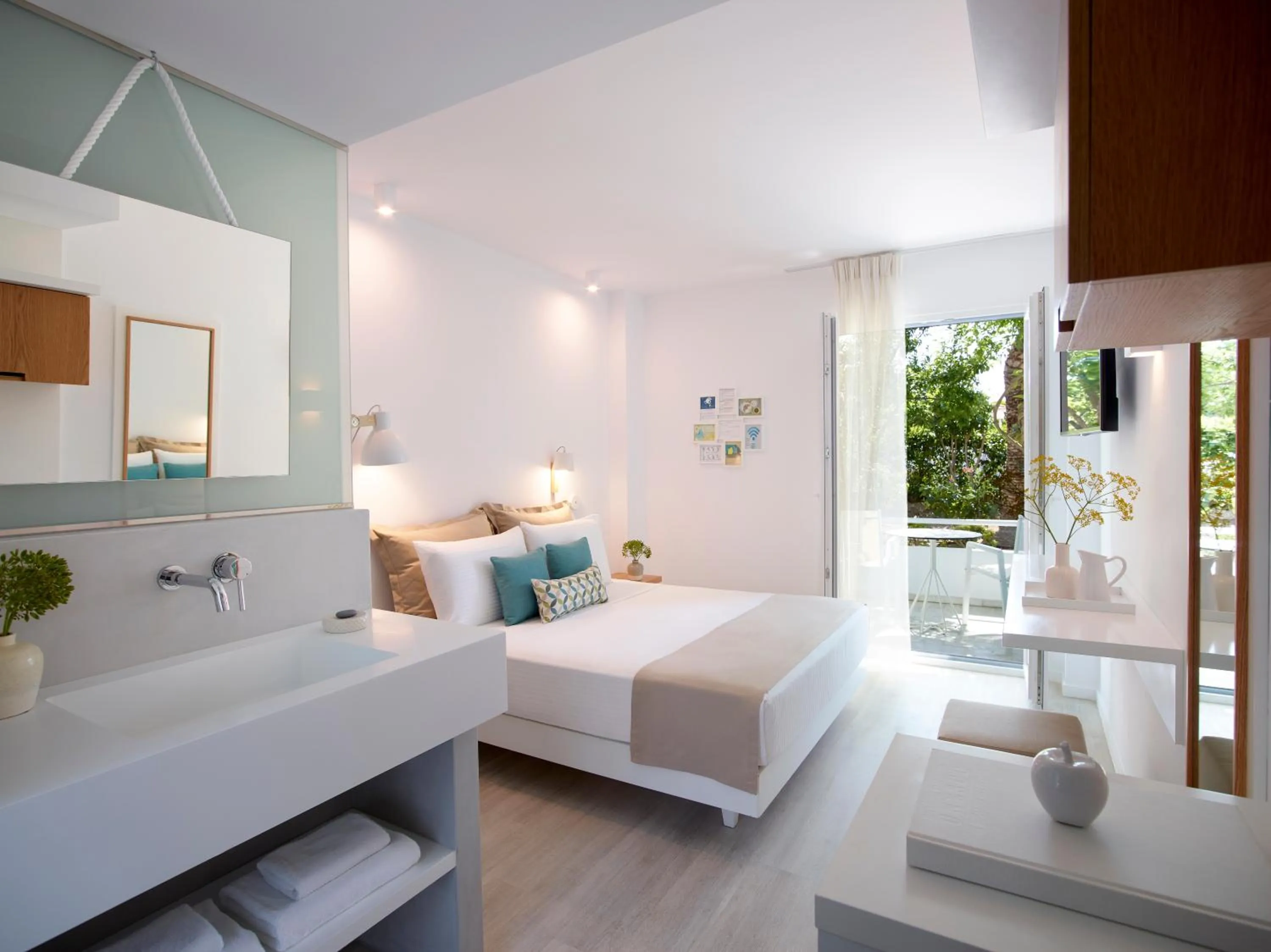 Shower, Bed in Kouros Seasight Hotel