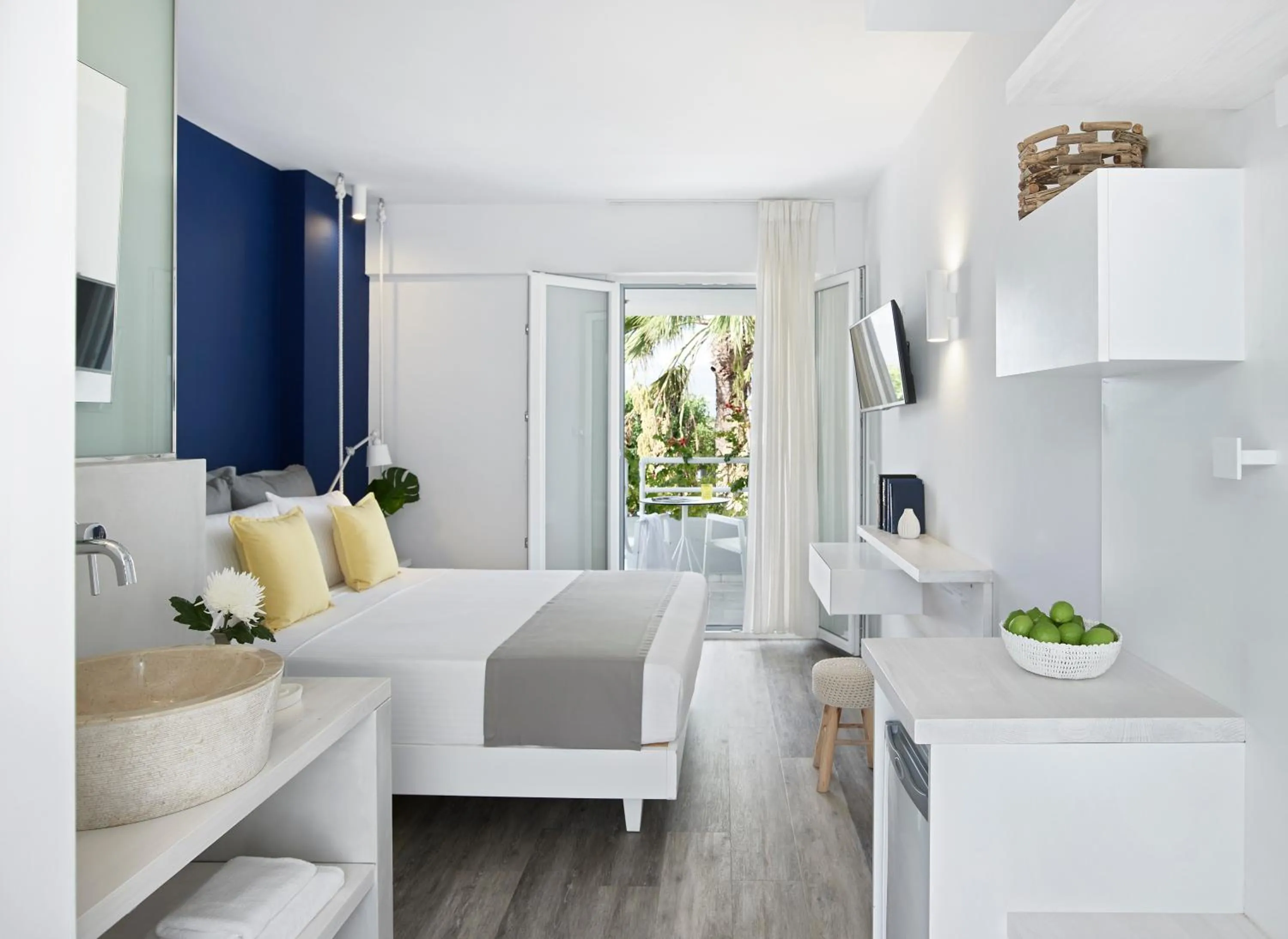 Shower, Bed in Kouros Seasight Hotel