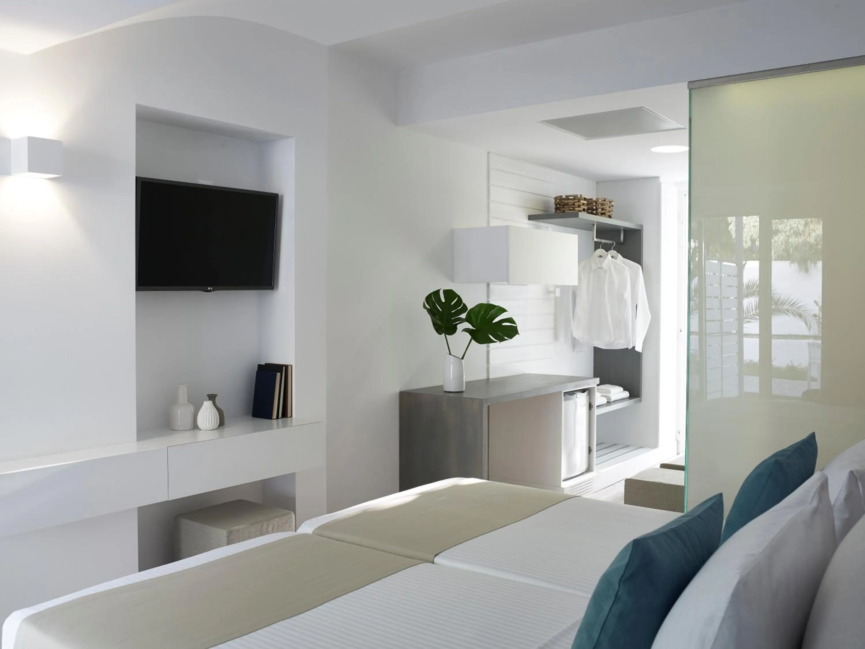 Shower, Bed in Kouros Seasight Hotel