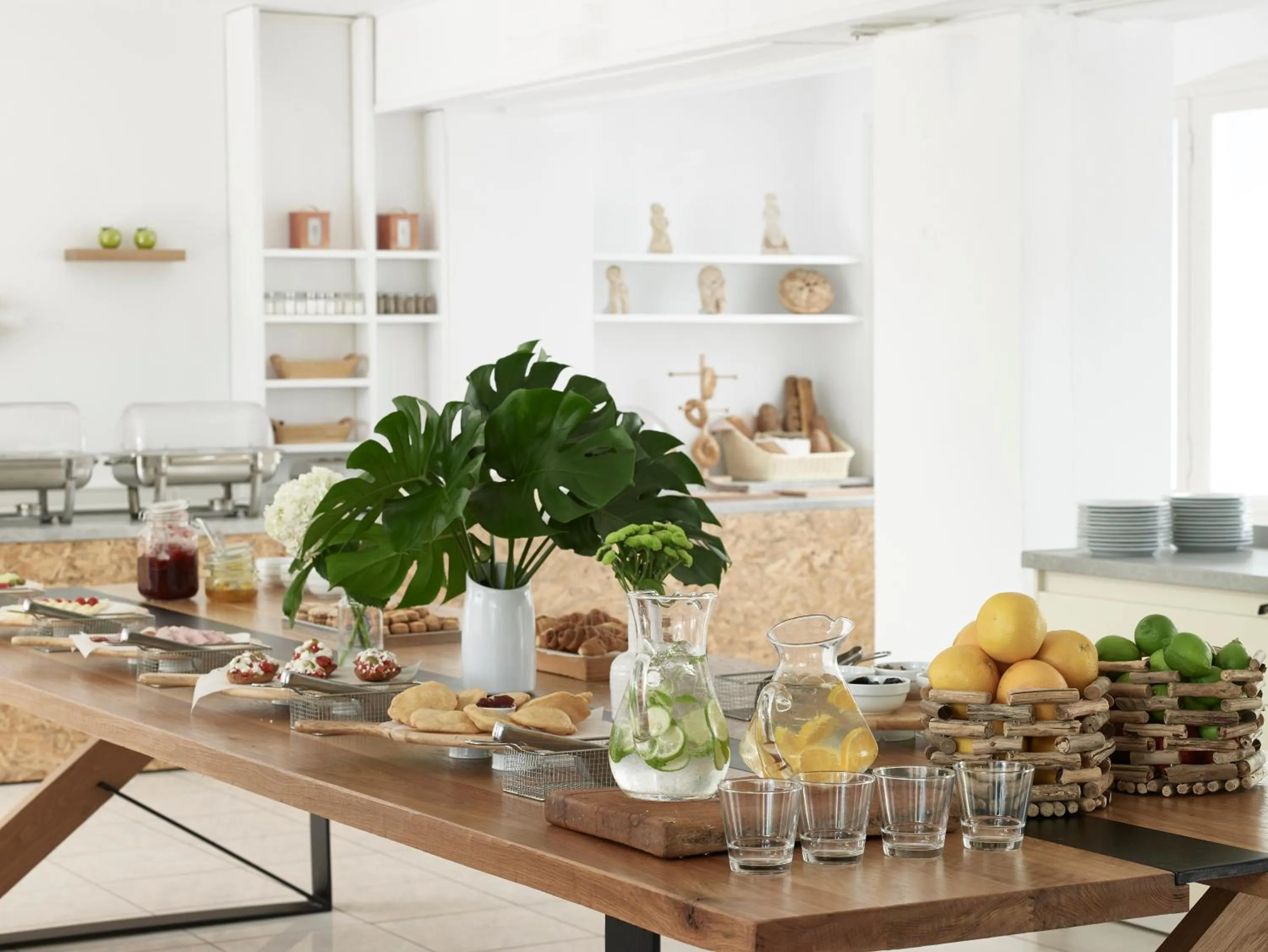 Restaurant/places to eat in Kouros Seasight Hotel