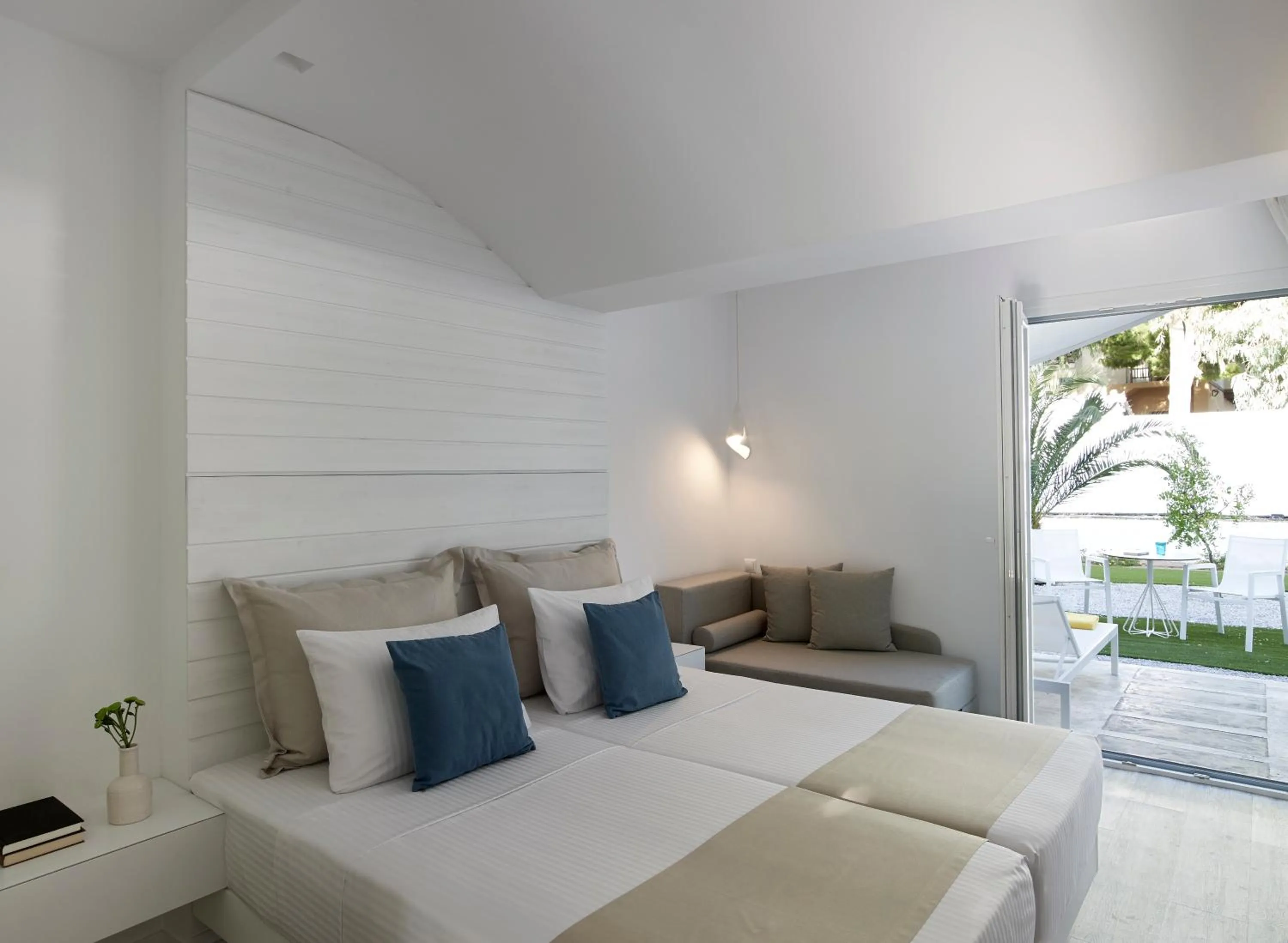 Shower, Bed in Kouros Seasight Hotel