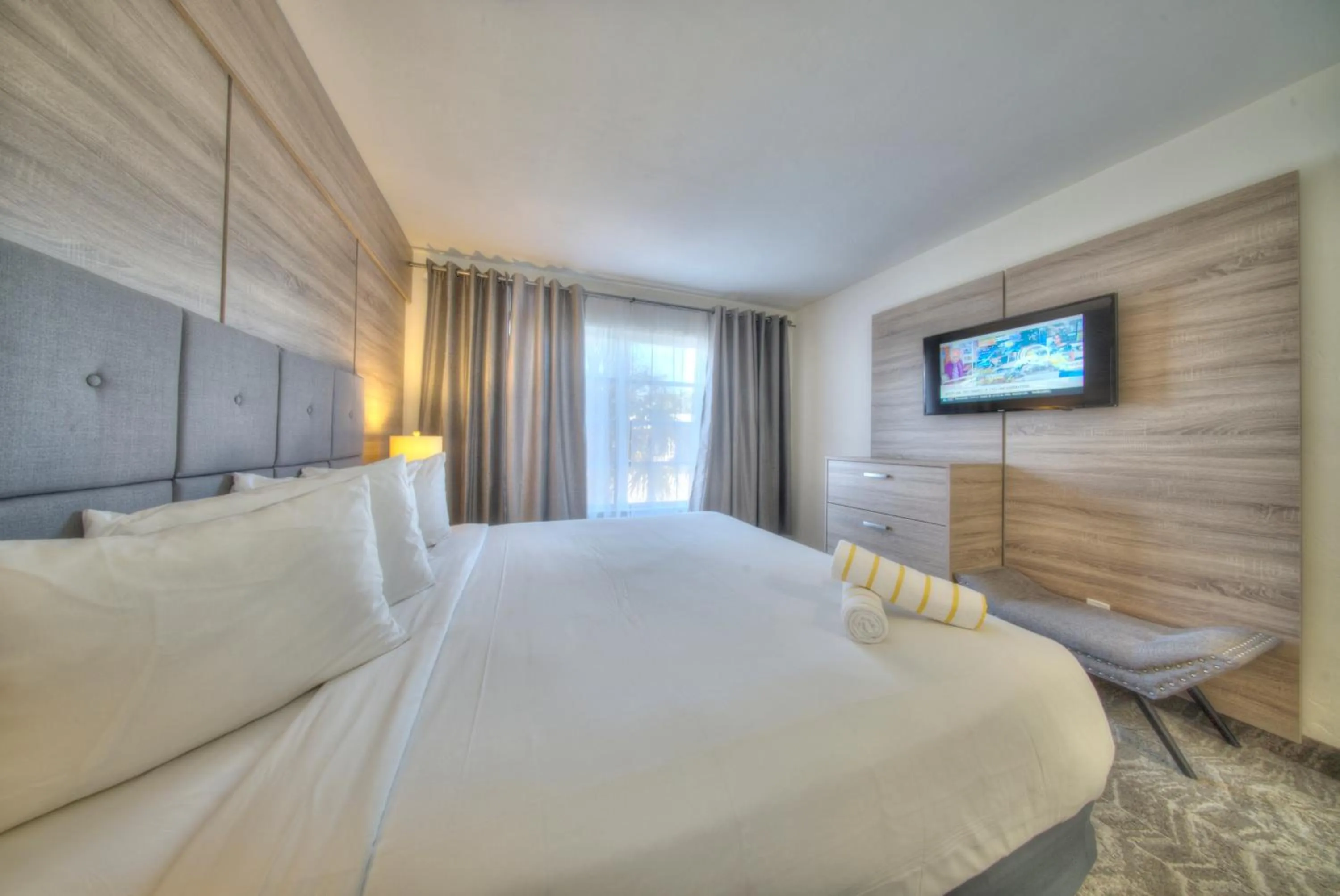 Bed in Riverside by the Beach Apartments