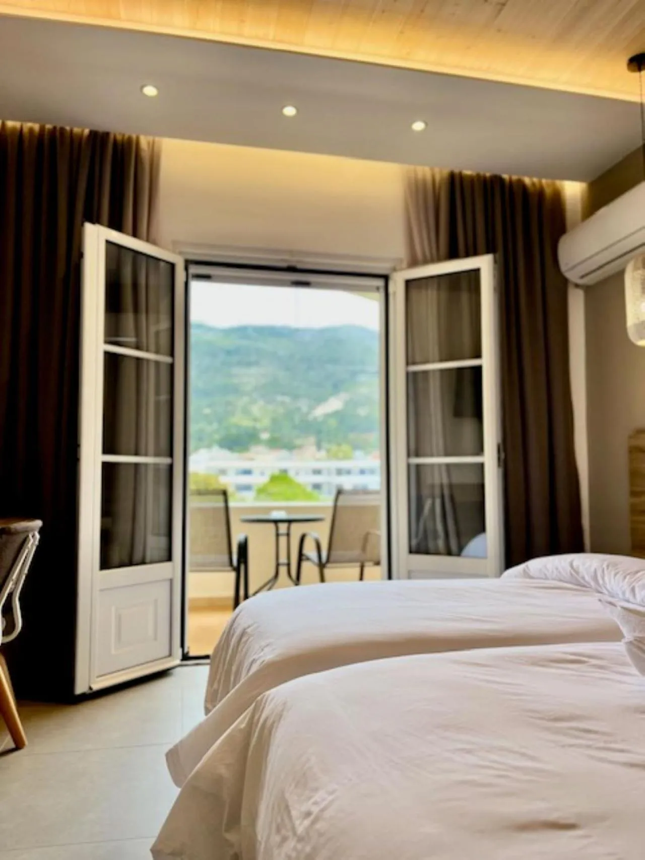 View (from property/room), Bed in Paradise Hotel