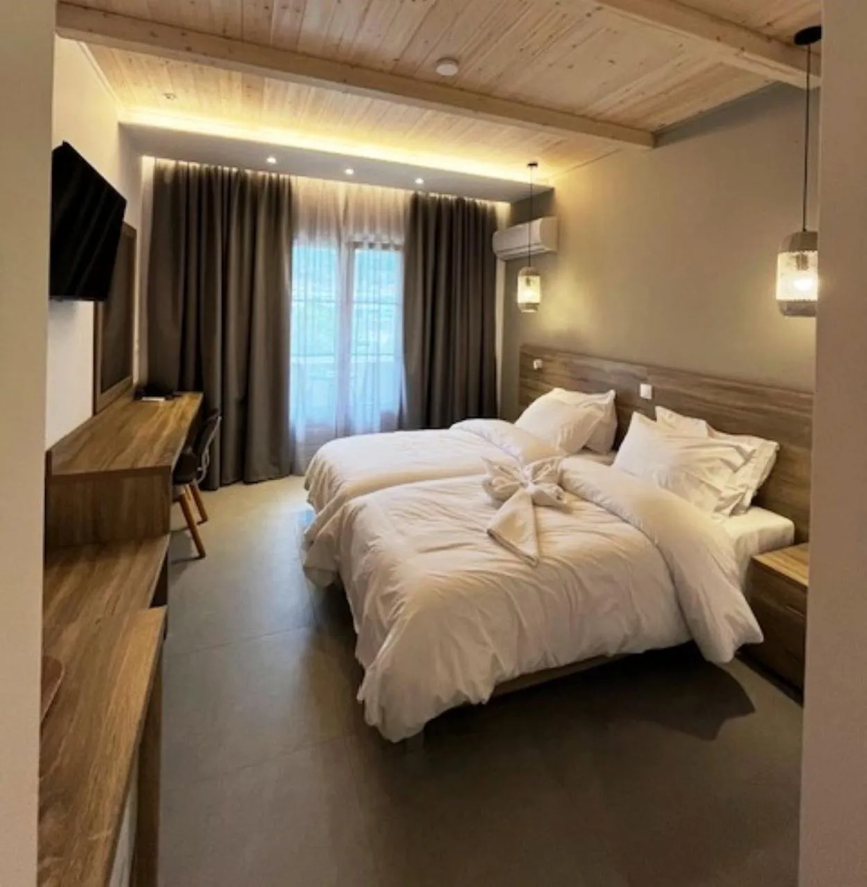 Bedroom, Bed in Paradise Hotel