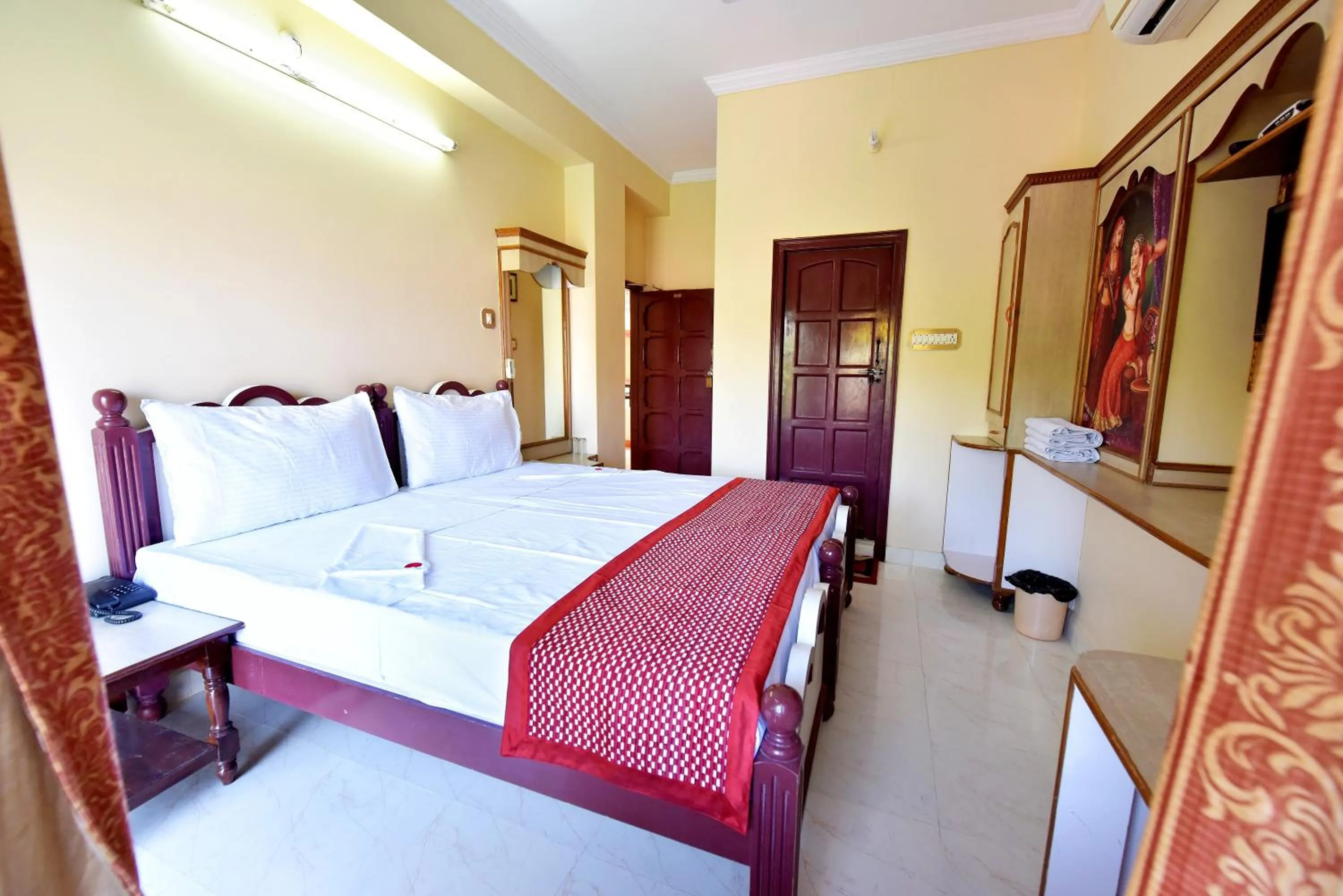 Photo of the whole room, Bed in Jee Ri Haveli