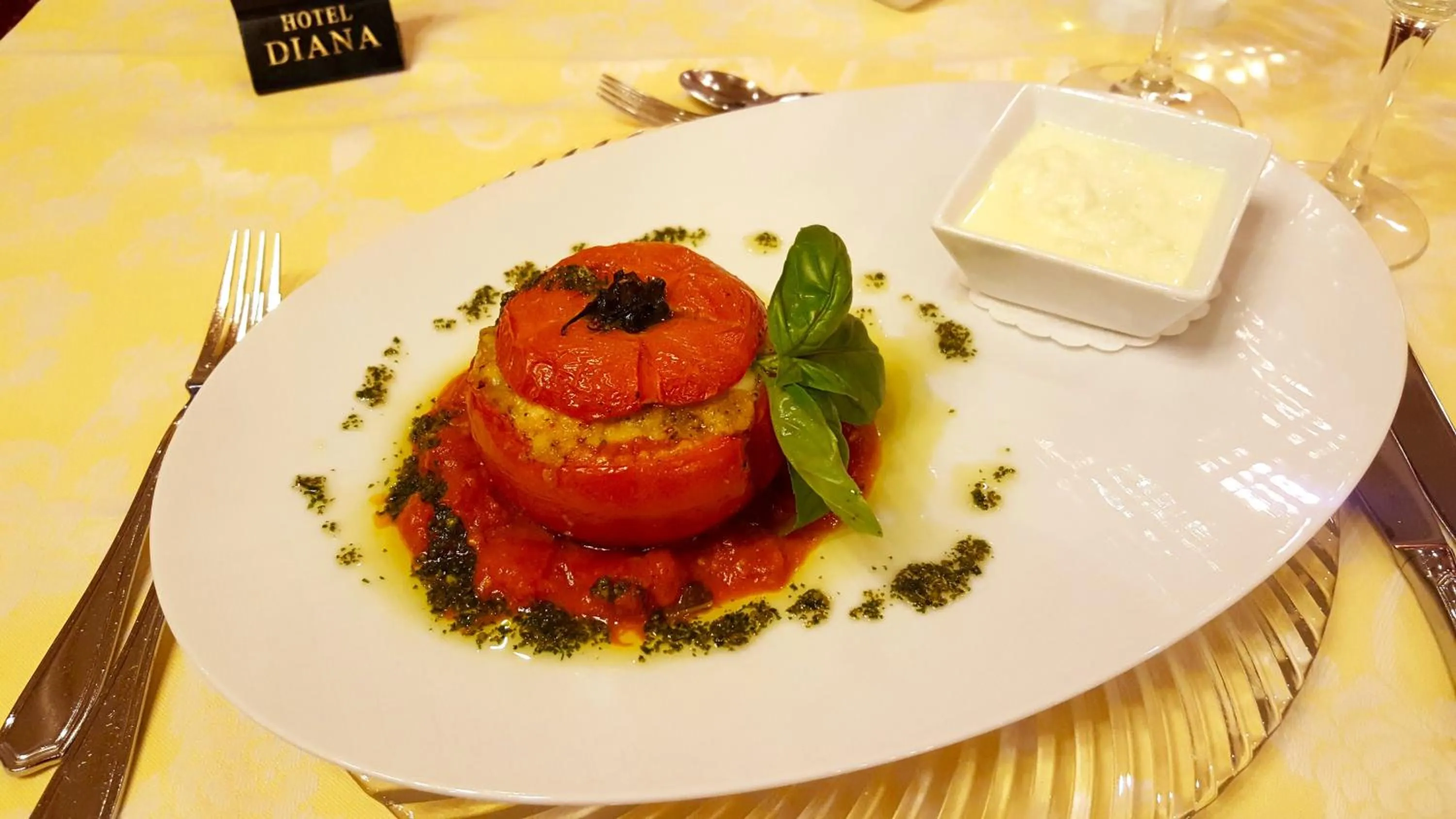 Restaurant/places to eat in Hotel Diana