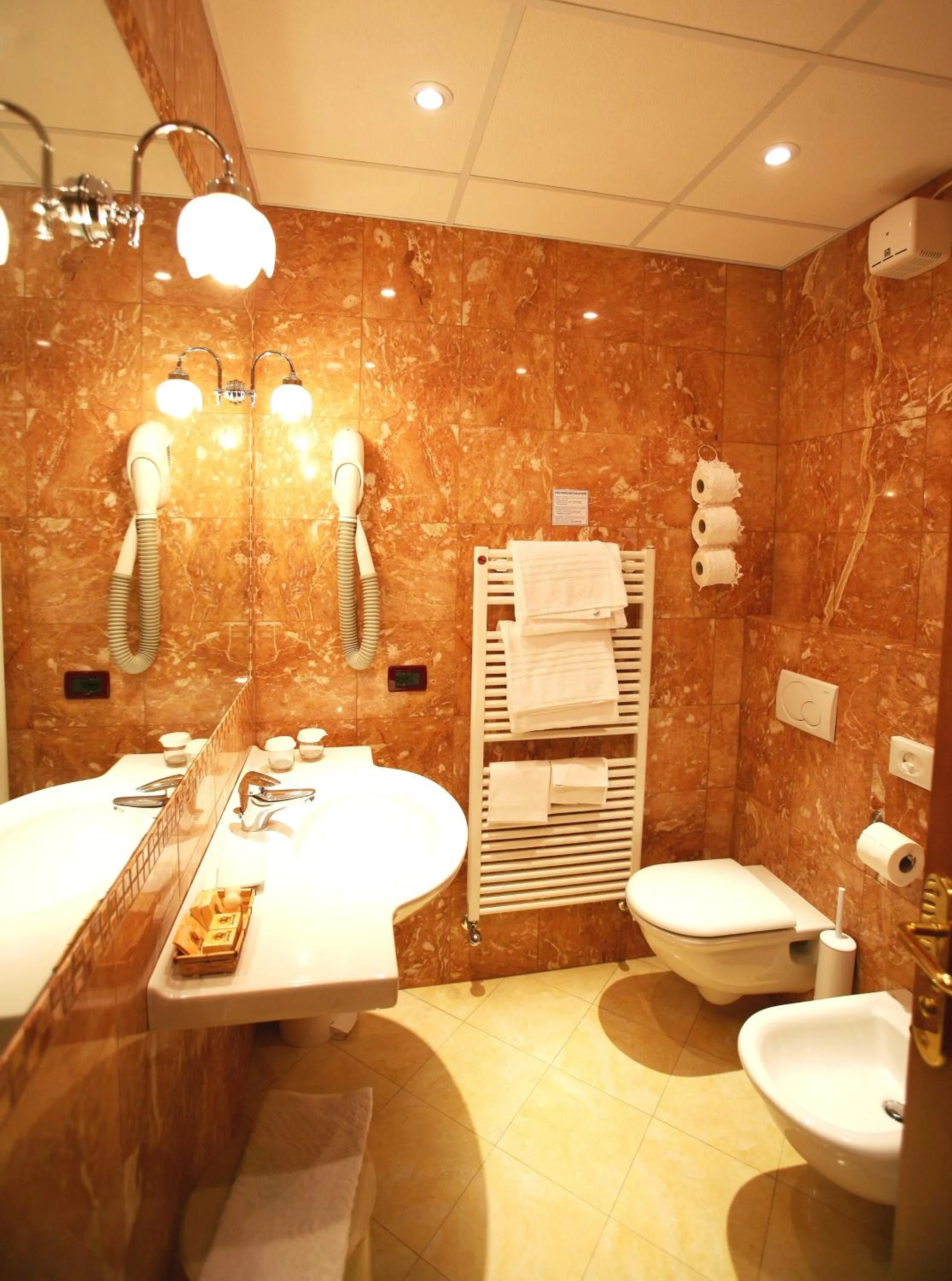 Bathroom in Hotel Diana