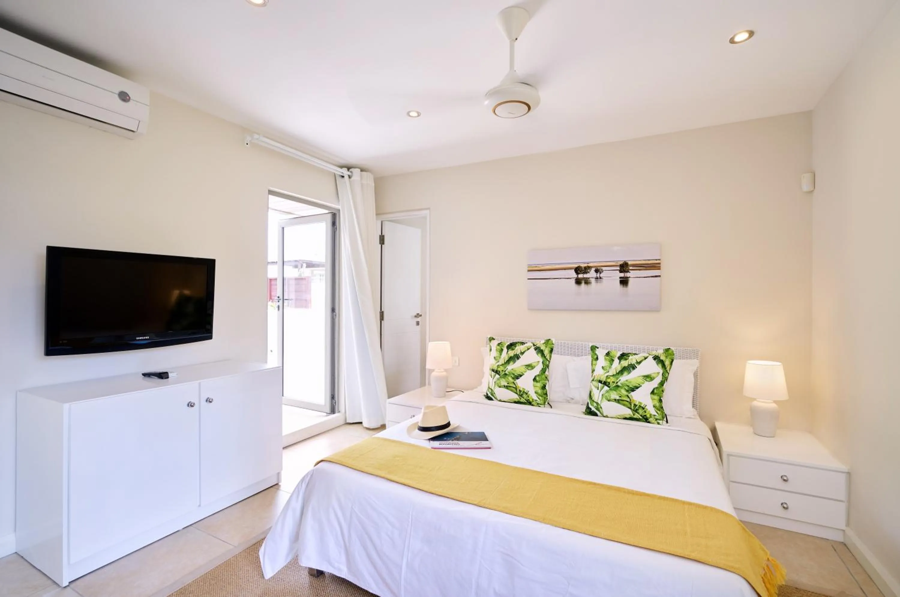 TV and multimedia, Bed in Bon Azur Beachfront Suites & Penthouses by LOV Mauritius