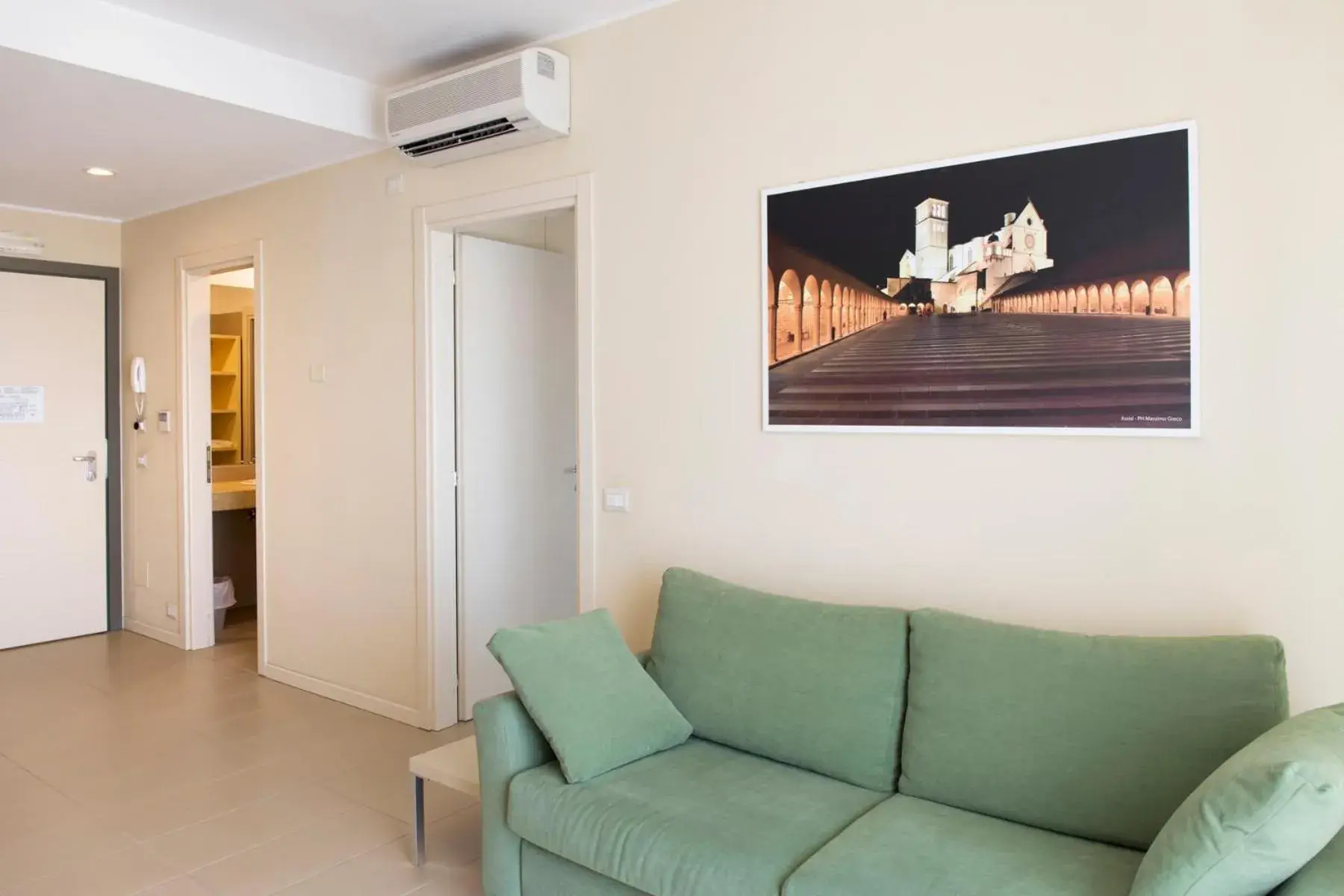 Living room, Seating Area in City Residence