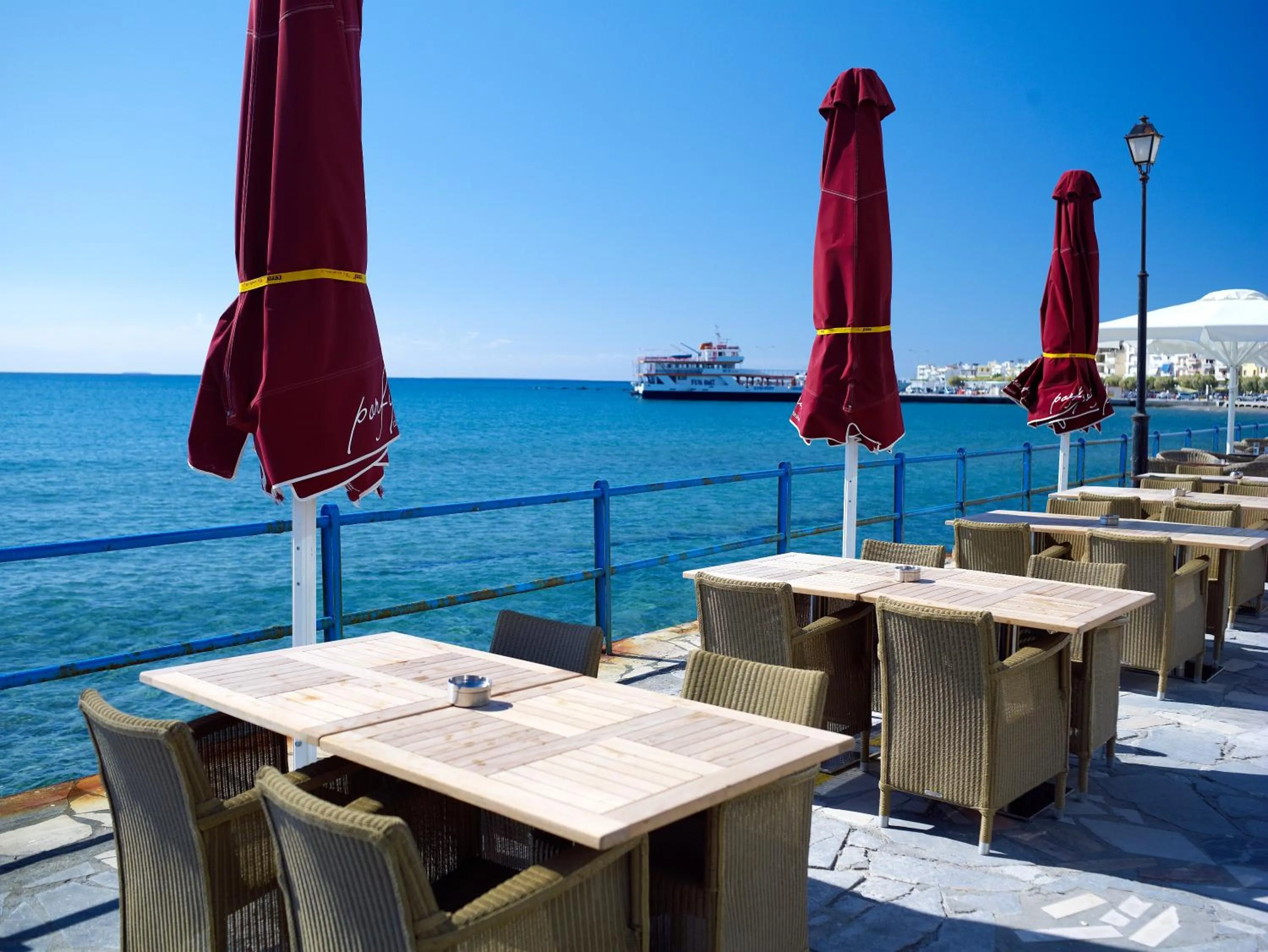 Restaurant/places to eat in El Greco Hotel