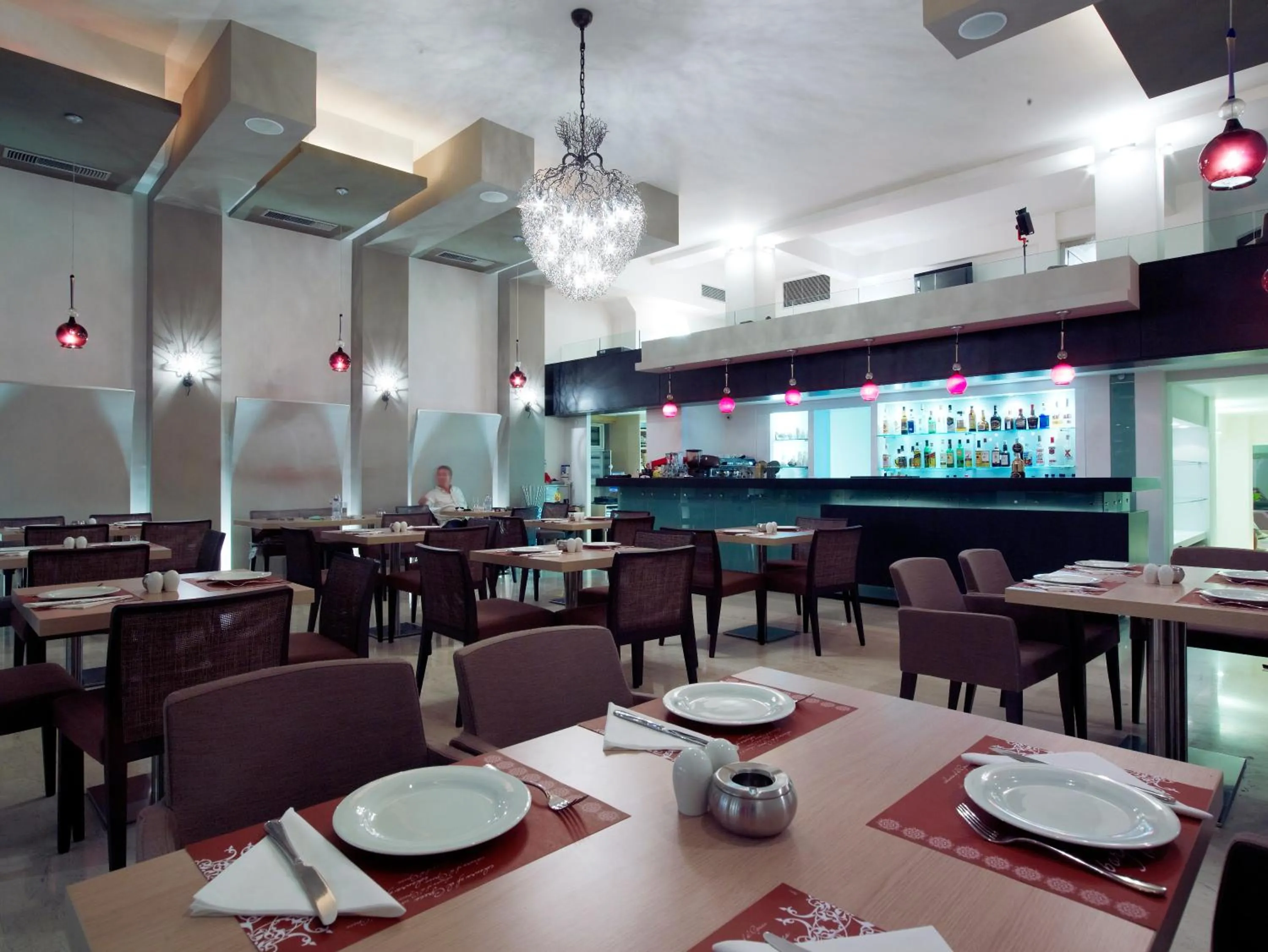 Restaurant/places to eat in El Greco Hotel