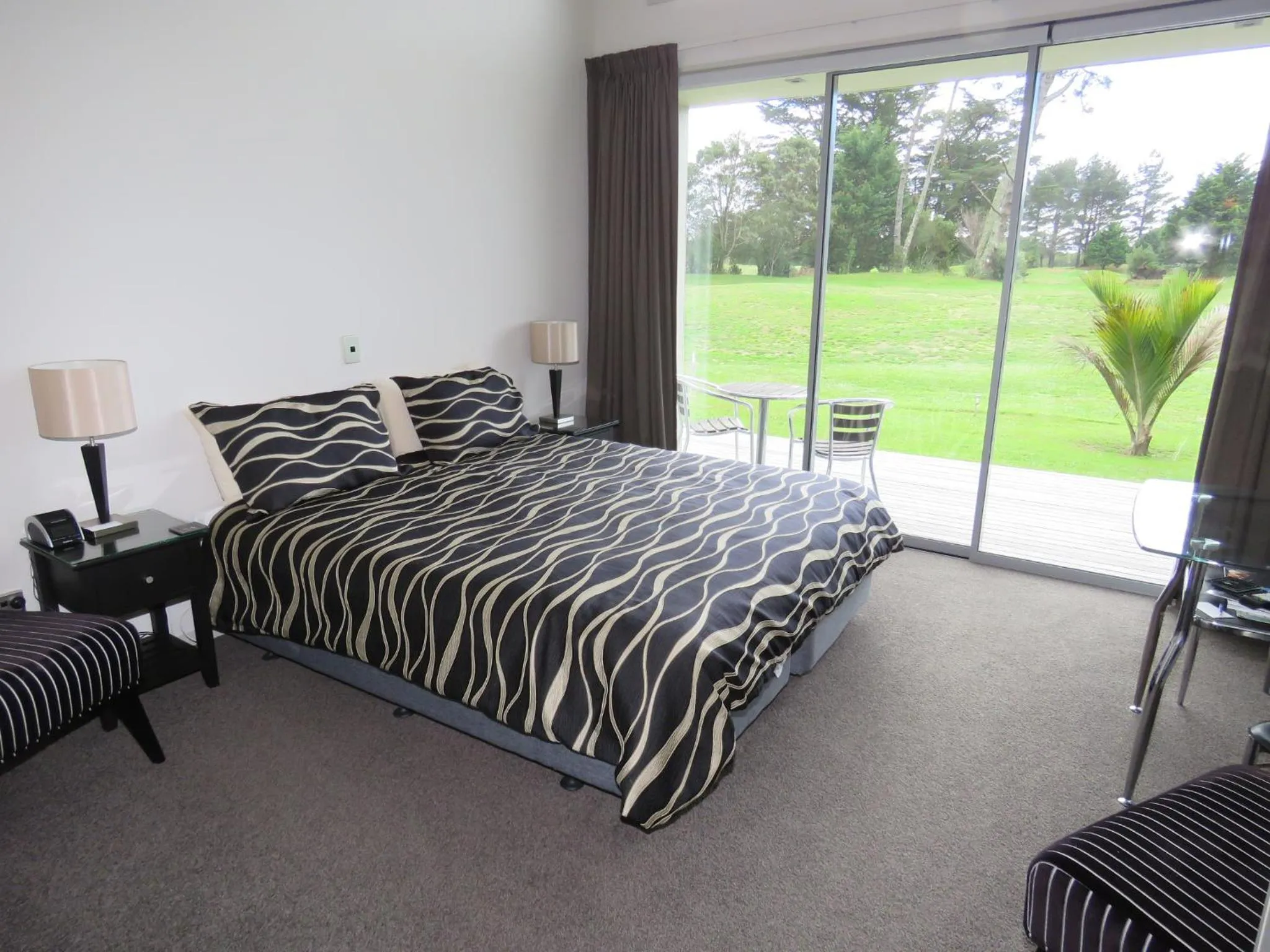 Bed in The Links Carters Beach Apartments