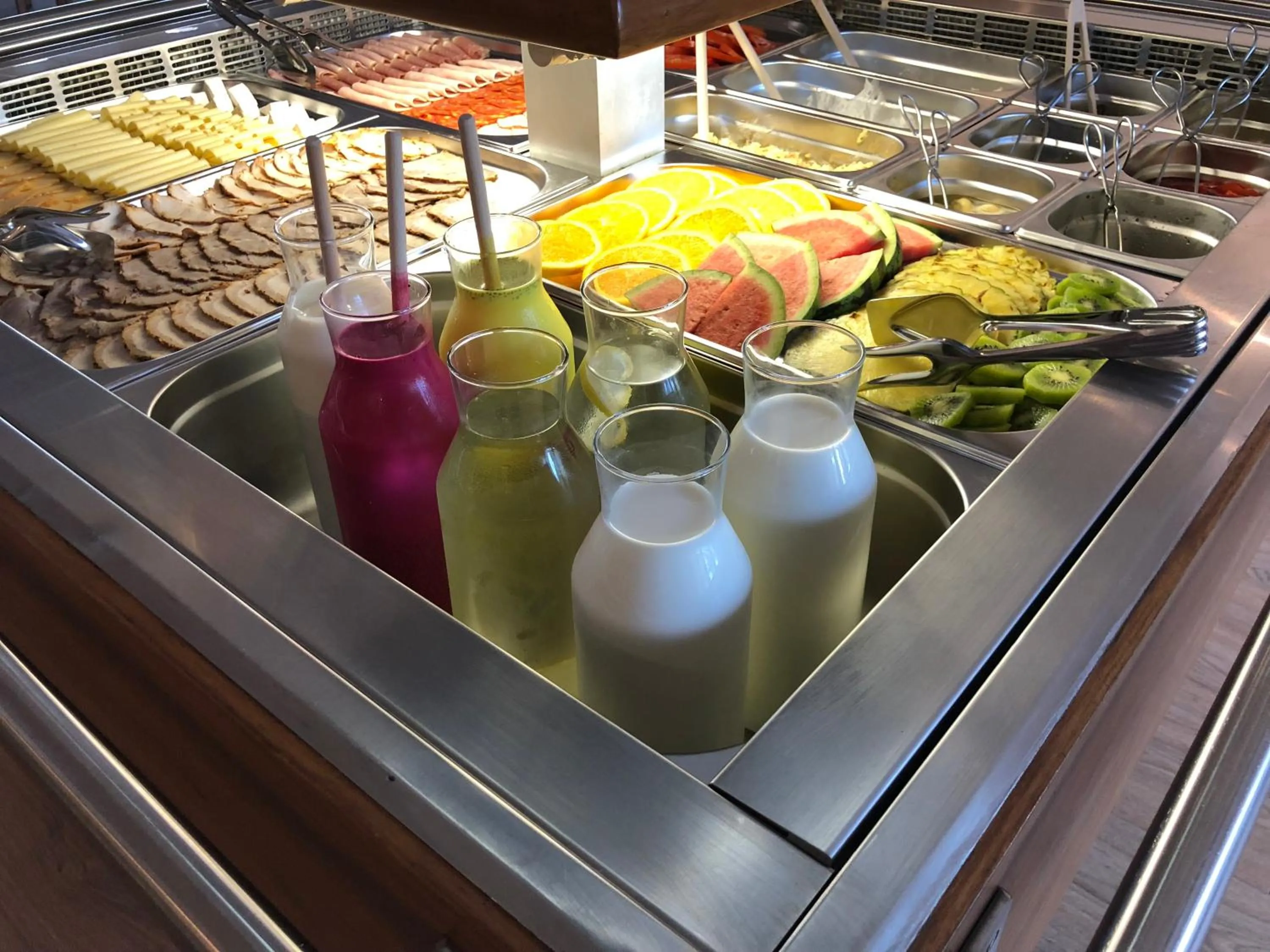 Buffet breakfast in Hotel Orange Przeźmierowo