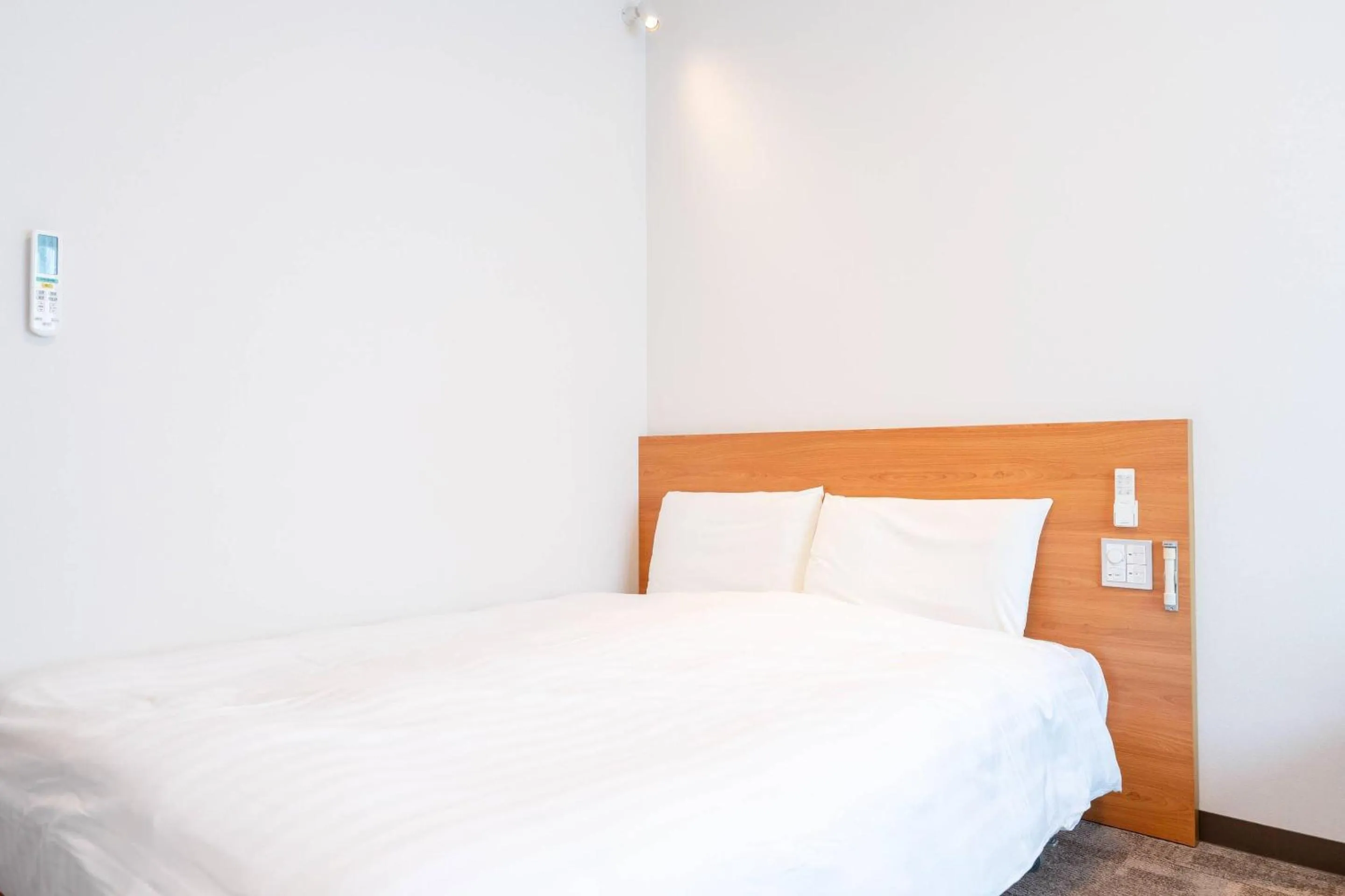 Bedroom, Bed in Comfort Inn Himeji Yumesakibashi