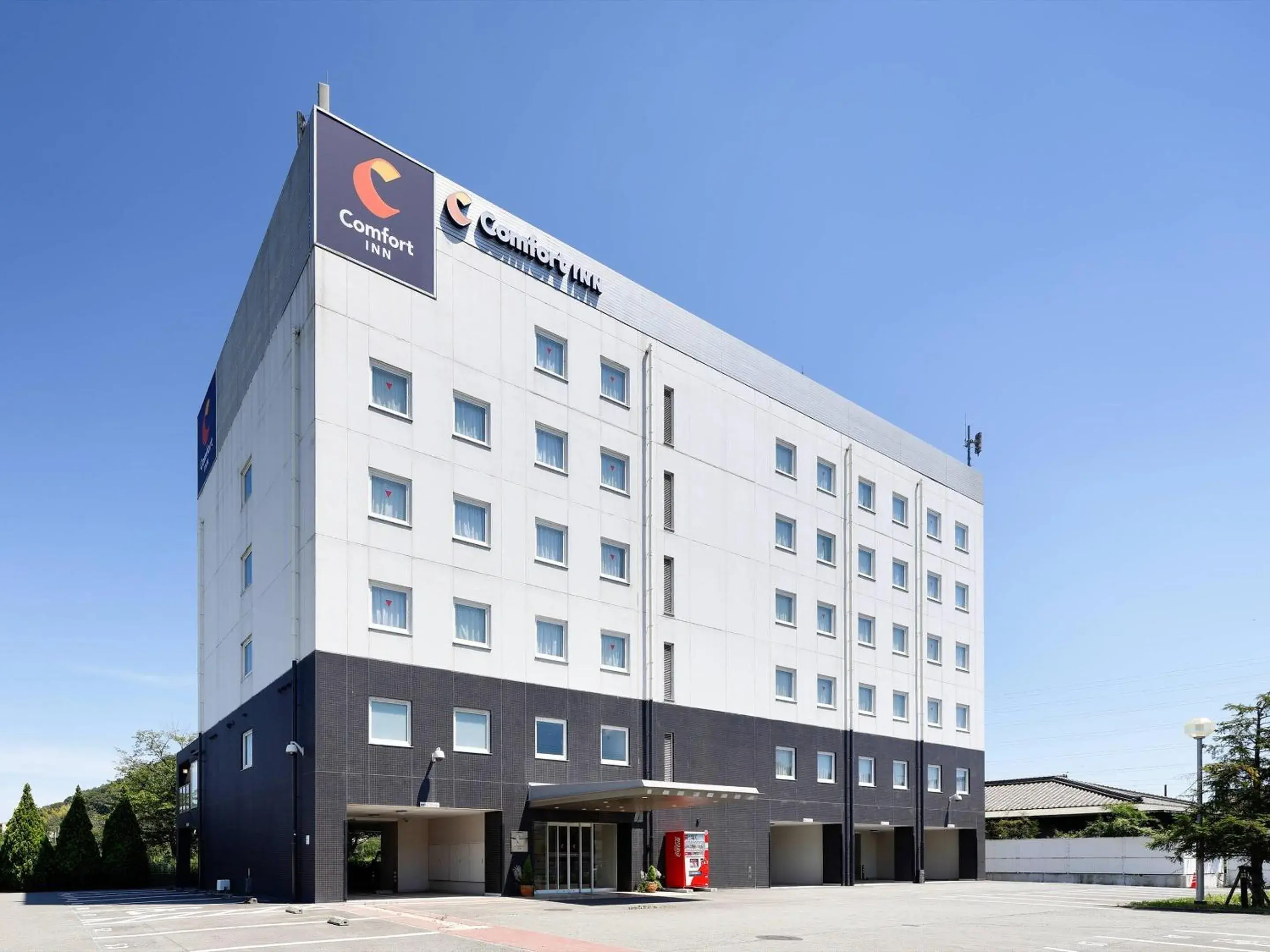 Property building in Comfort Inn Himeji Yumesakibashi Property building in Comfort Inn Himeji Yumesakibashi