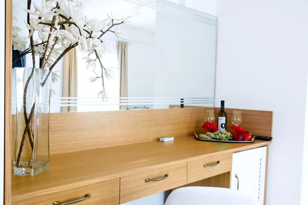 Food and drinks in Stavros Beach Hotel