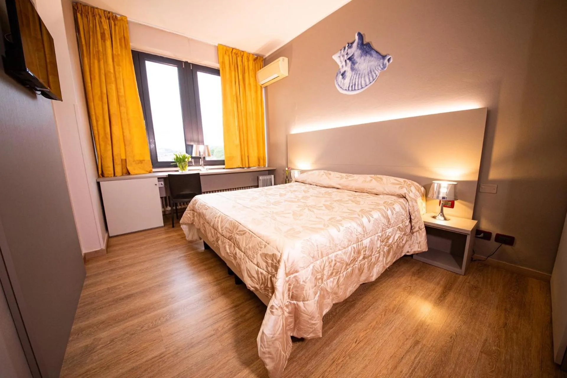 Bed in Hotel Italia