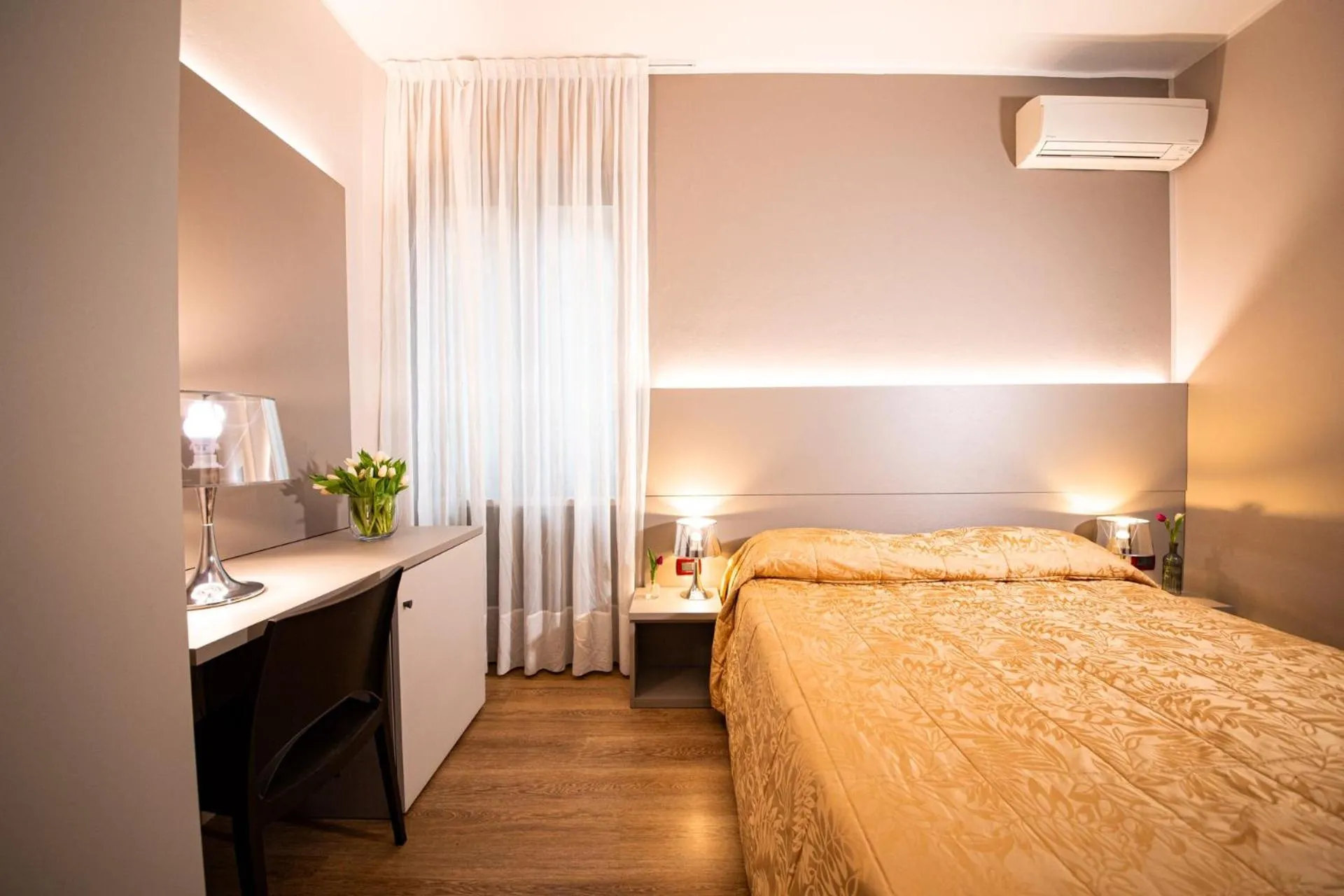 Bed in Hotel Italia