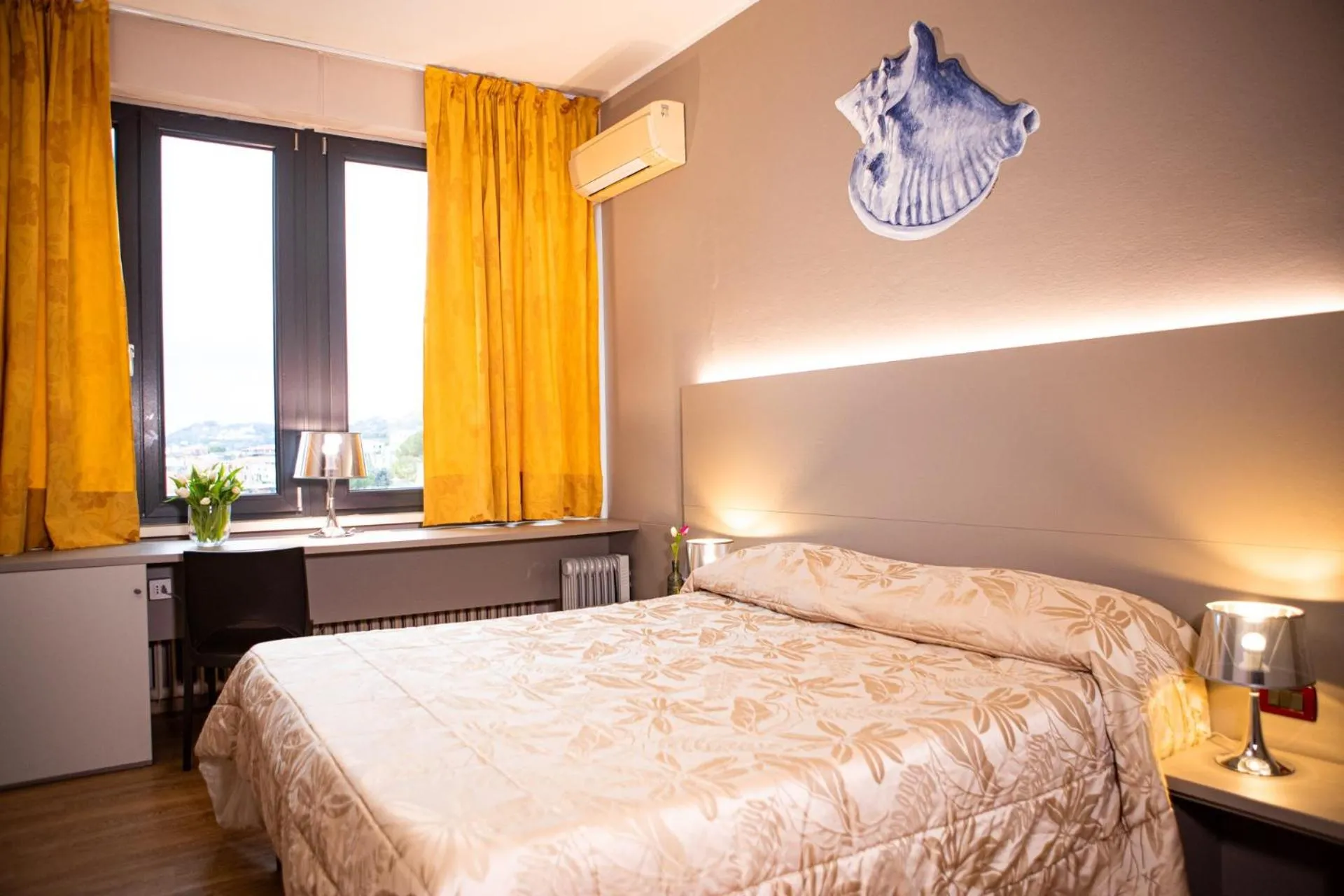 Bed in Hotel Italia