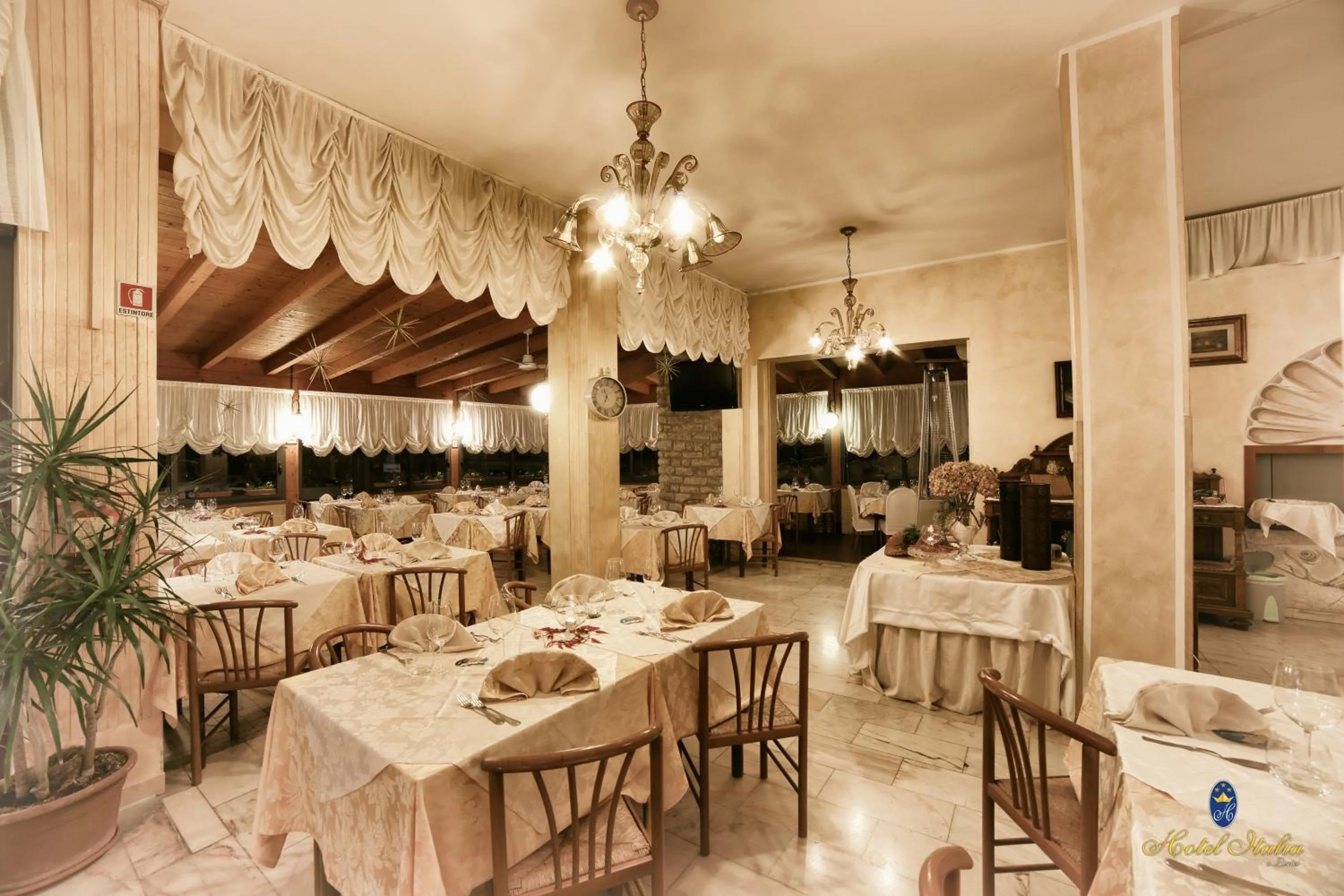 Restaurant/places to eat in Hotel Italia