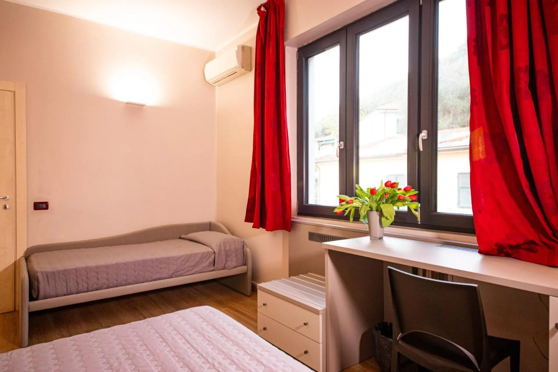 Bed in Hotel Italia