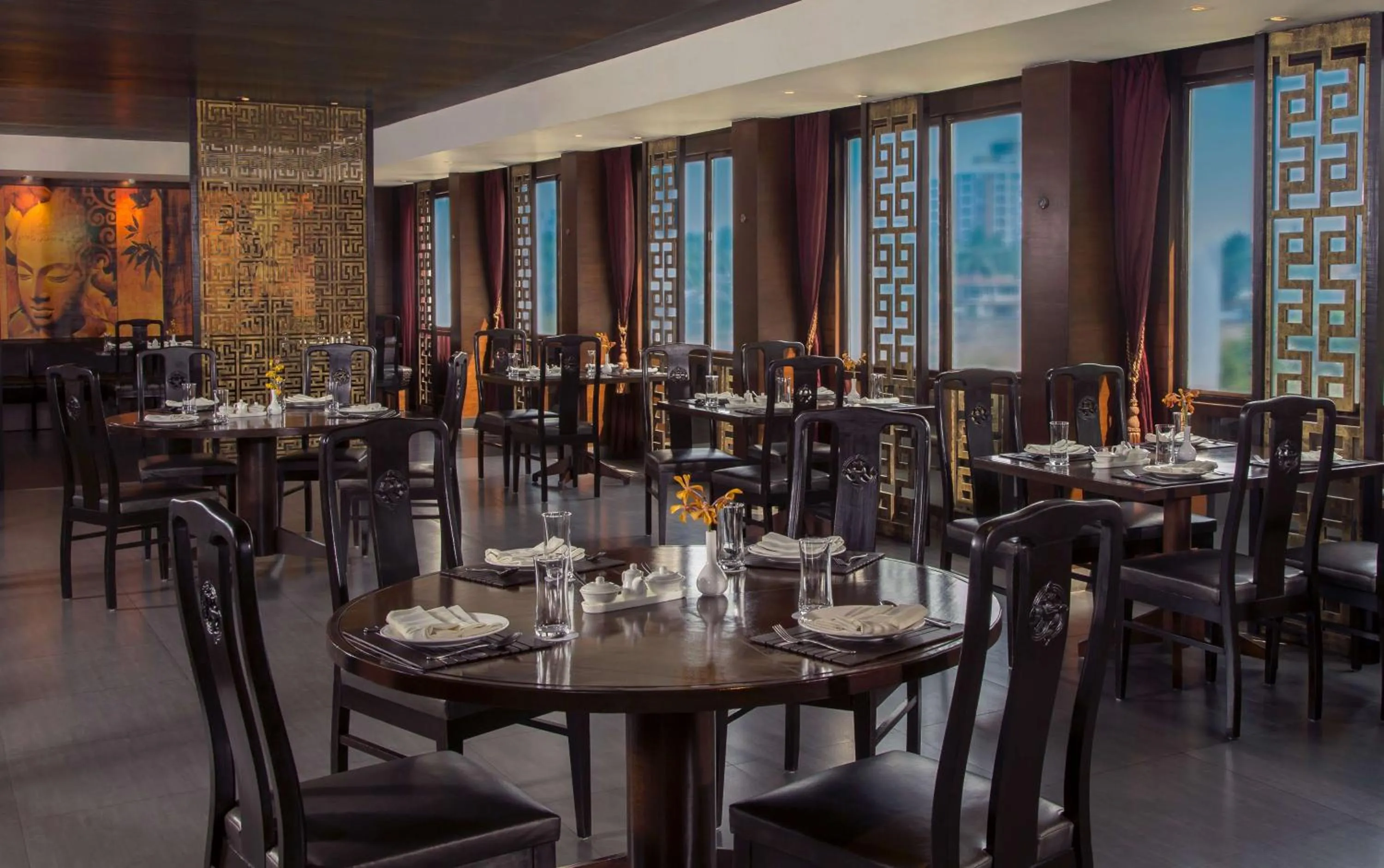 Restaurant/places to eat in Radisson Blu Kochi