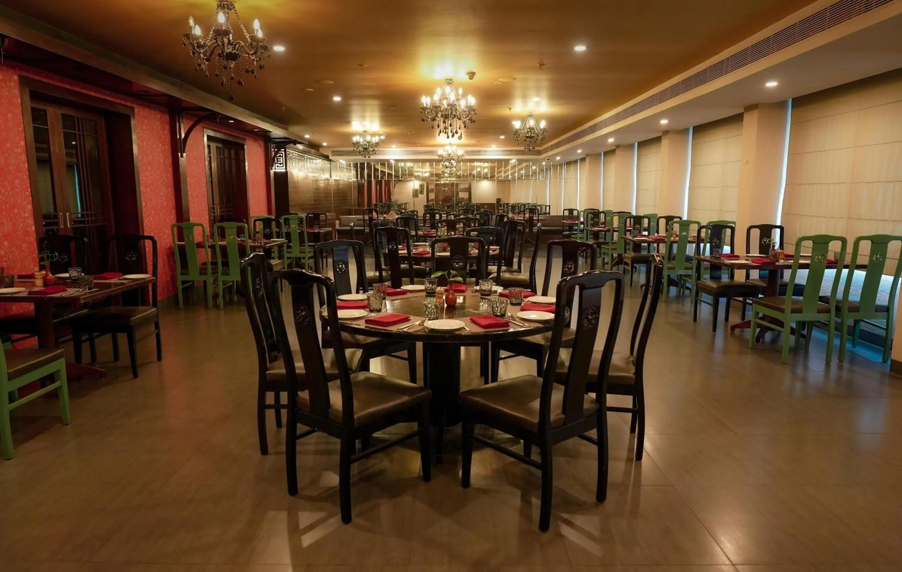 Restaurant/places to eat in Radisson Blu Kochi