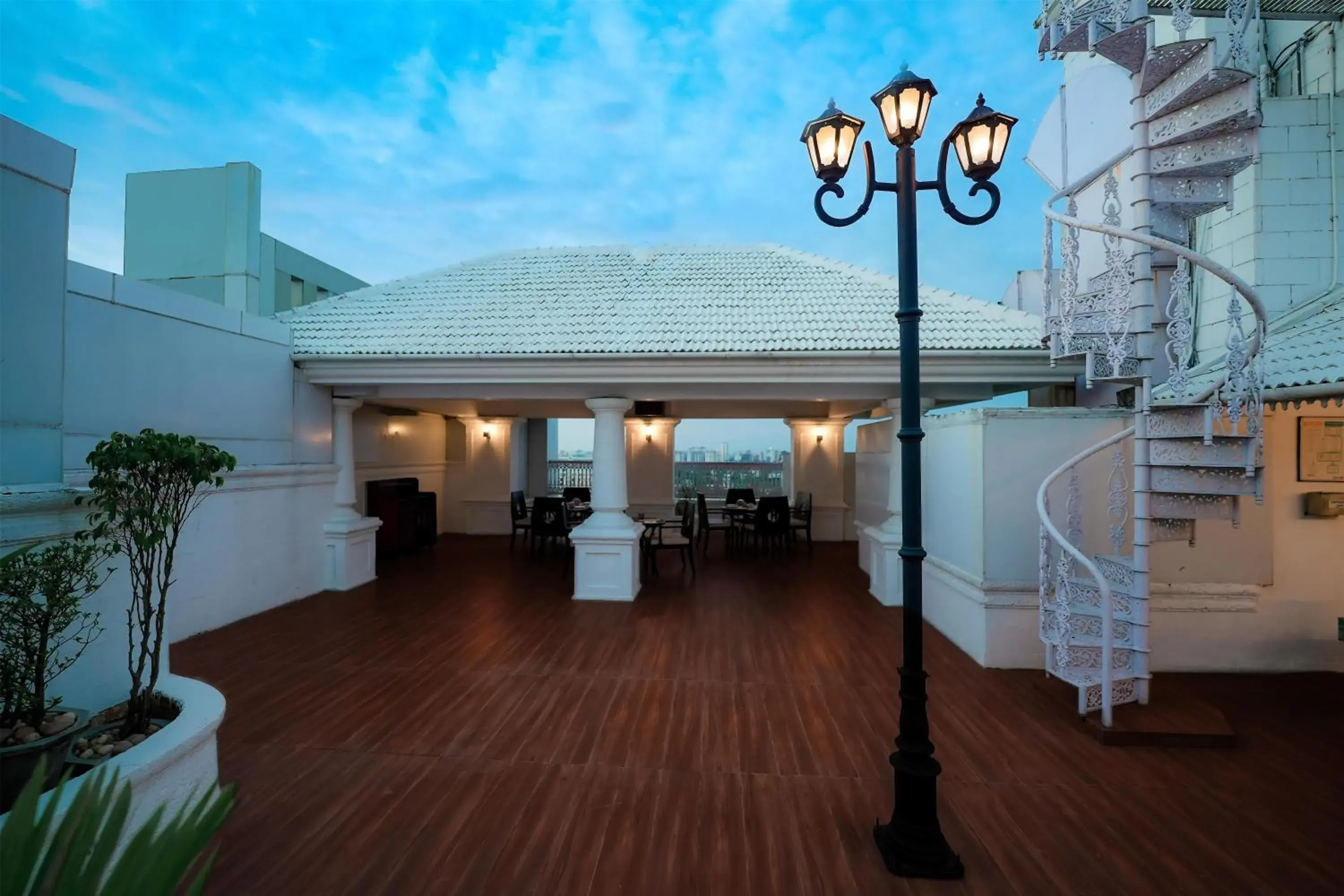 Lounge or bar in Radisson Blu Kochi Lounge or bar in Radisson Blu Kochi