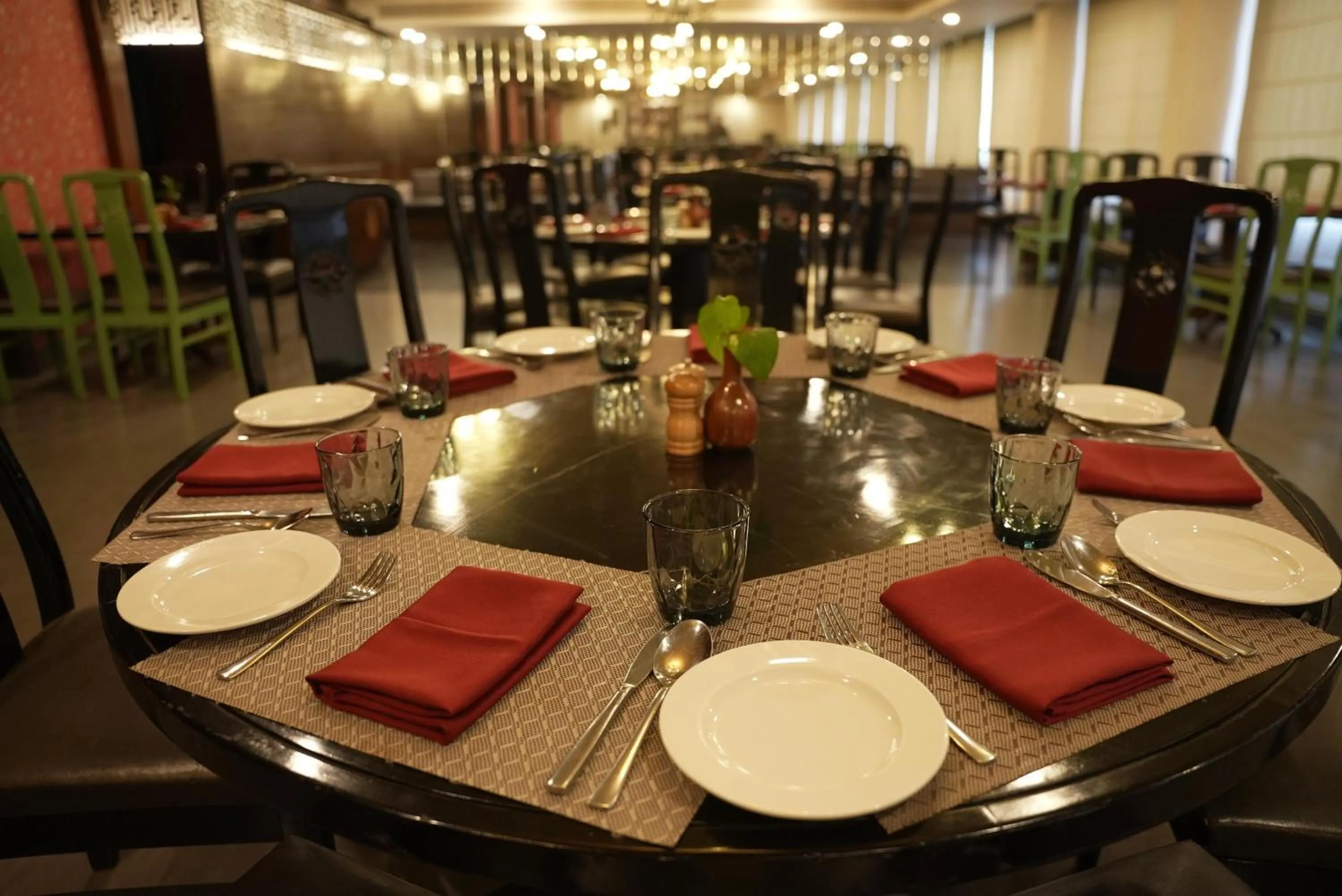 Restaurant/places to eat in Radisson Blu Kochi