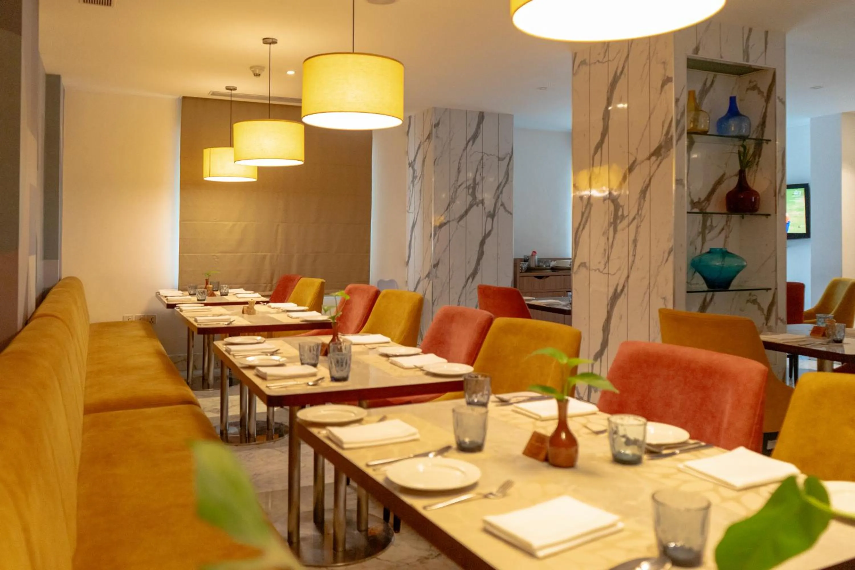 Restaurant/places to eat in Radisson Blu Kochi