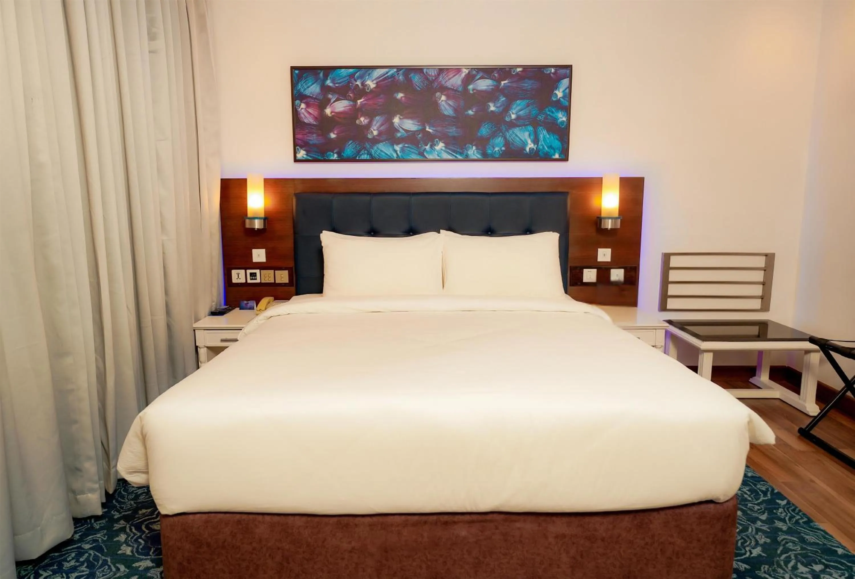 Photo of the whole room, Bed in Radisson Blu Kochi