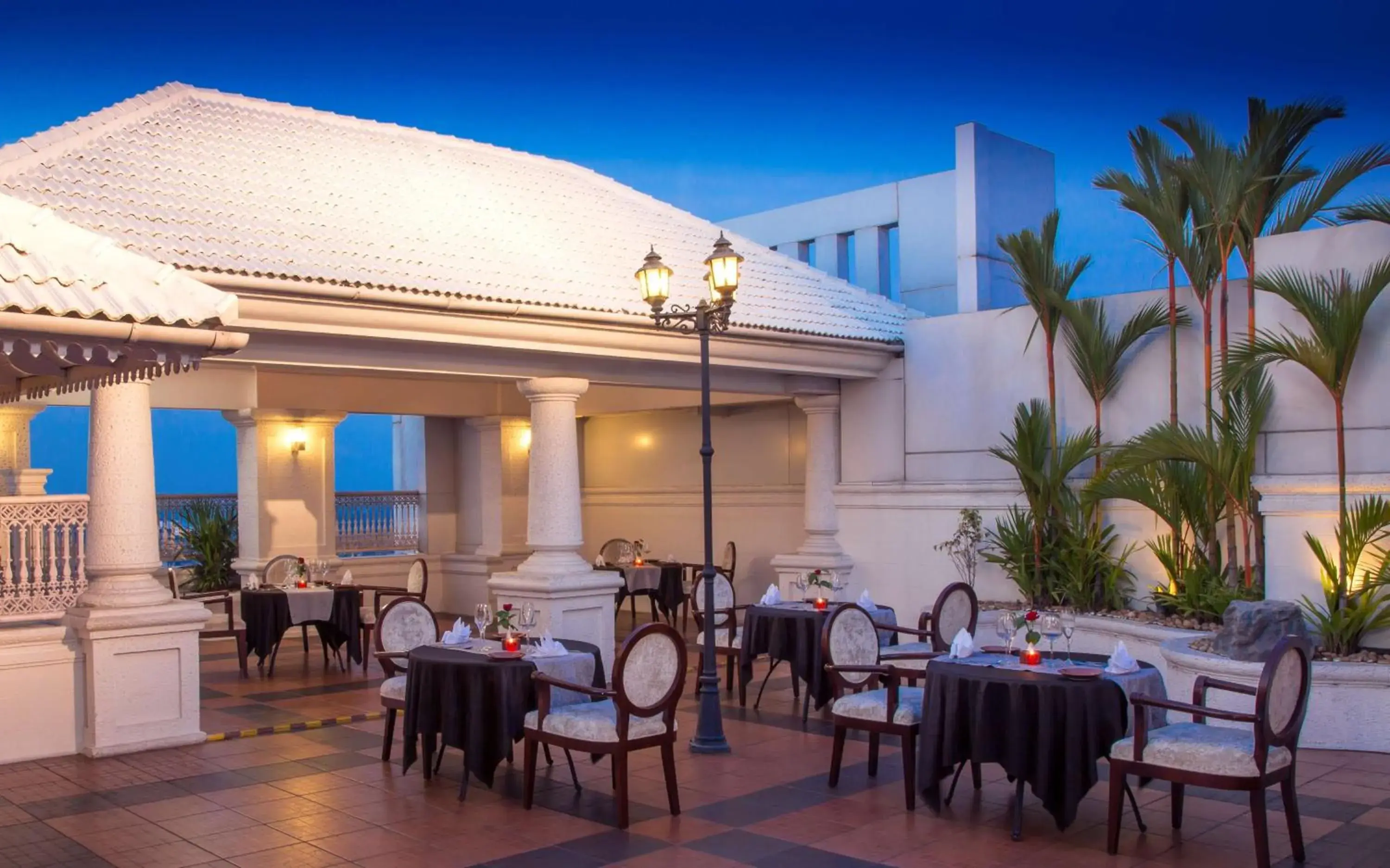 Restaurant/places to eat in Radisson Blu Kochi Restaurant/places to eat in Radisson Blu Kochi