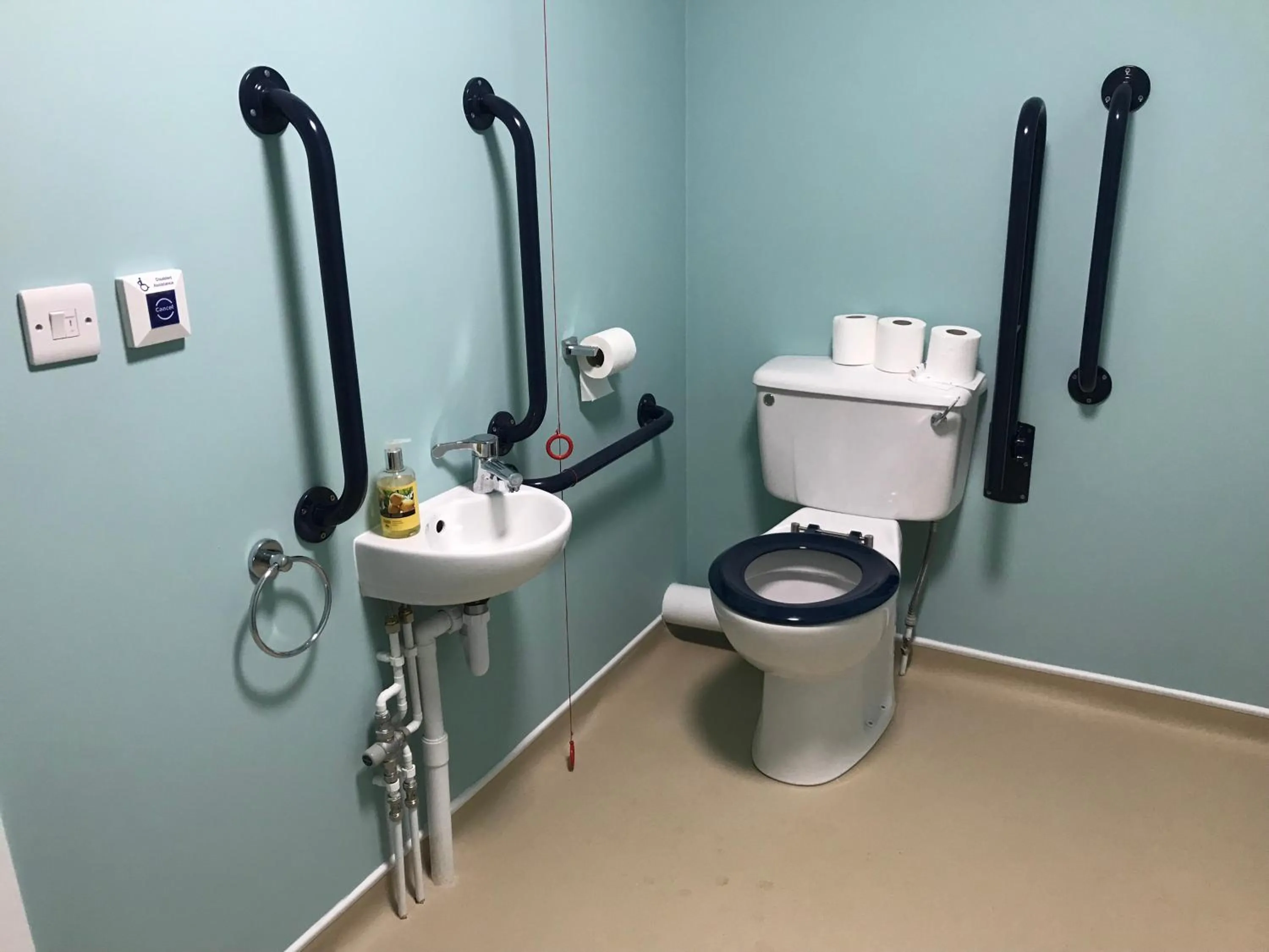 Facility for disabled guests in Godshill Park Barn