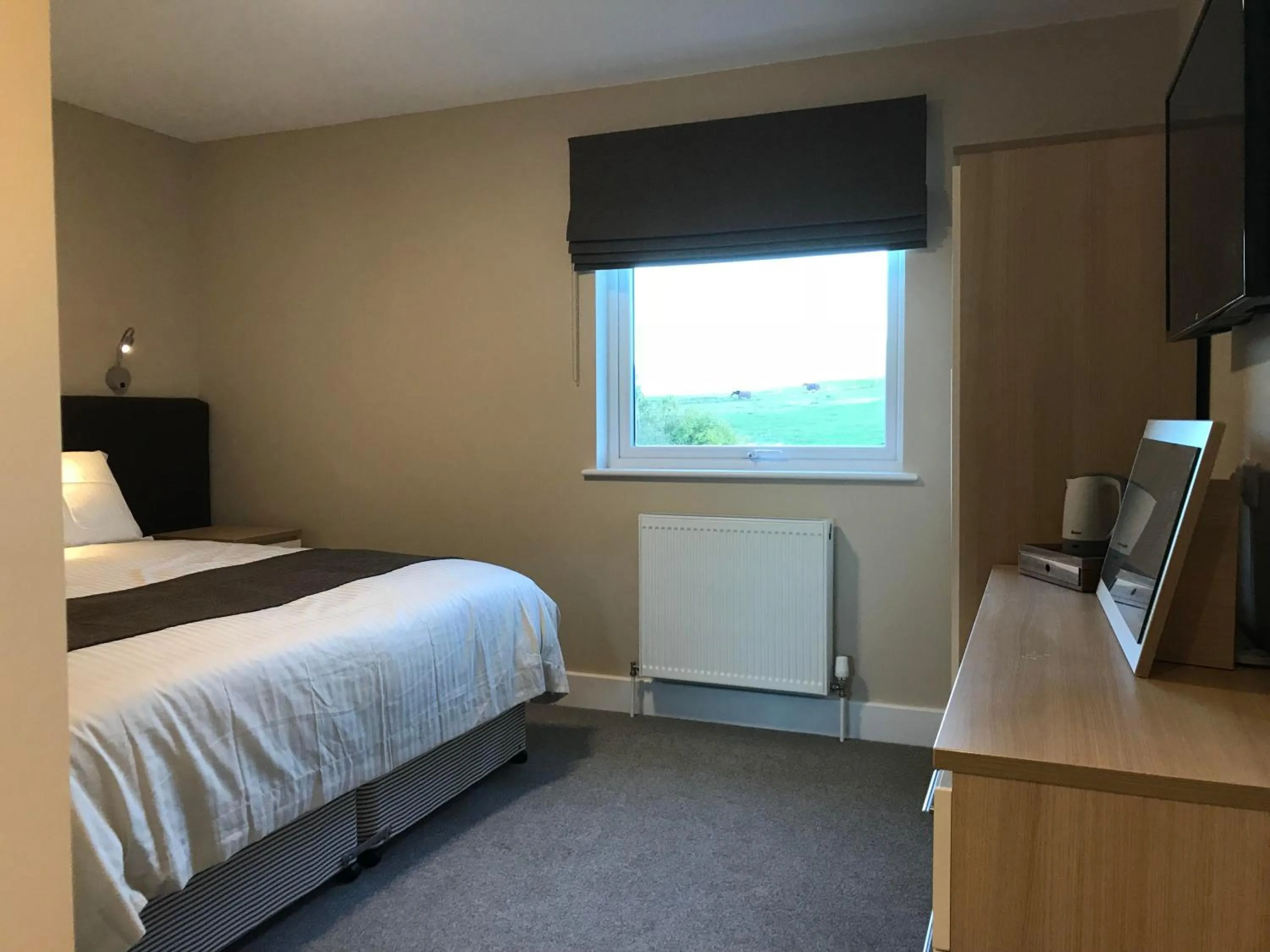 Photo of the whole room, Bed in Godshill Park Barn