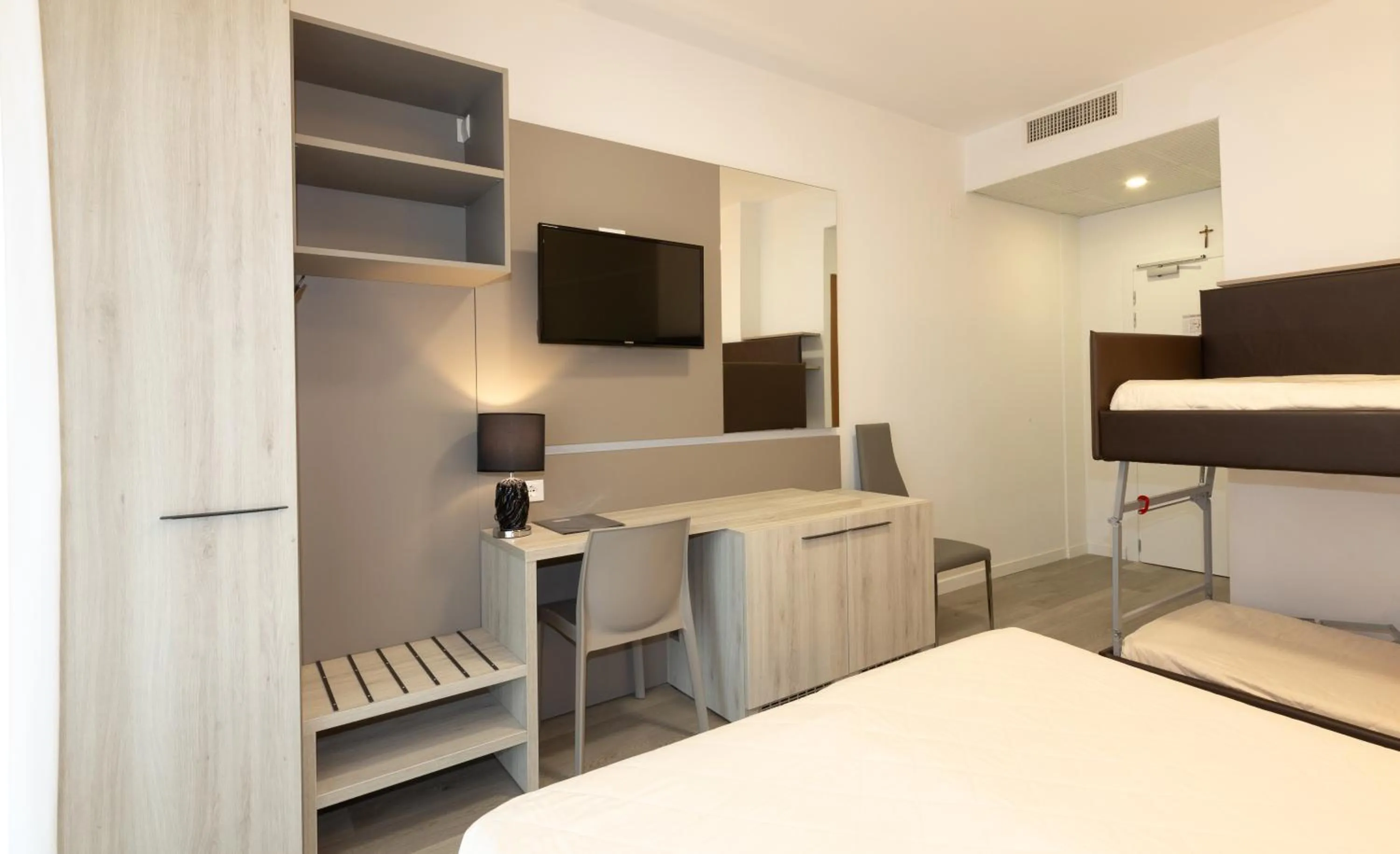 Bed in Hotel & Aparthotel Carinthia S