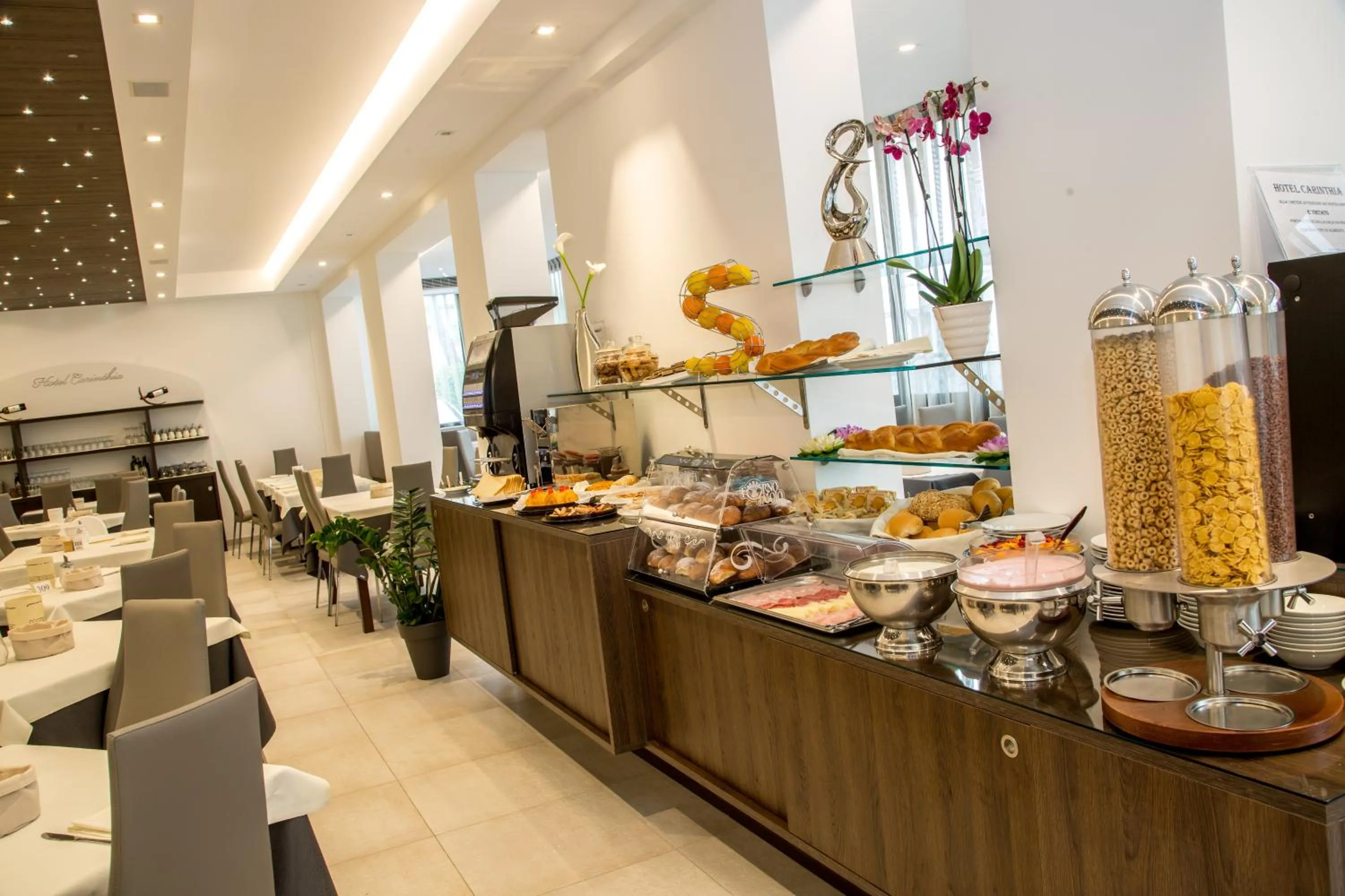 Food in Hotel & Aparthotel Carinthia S