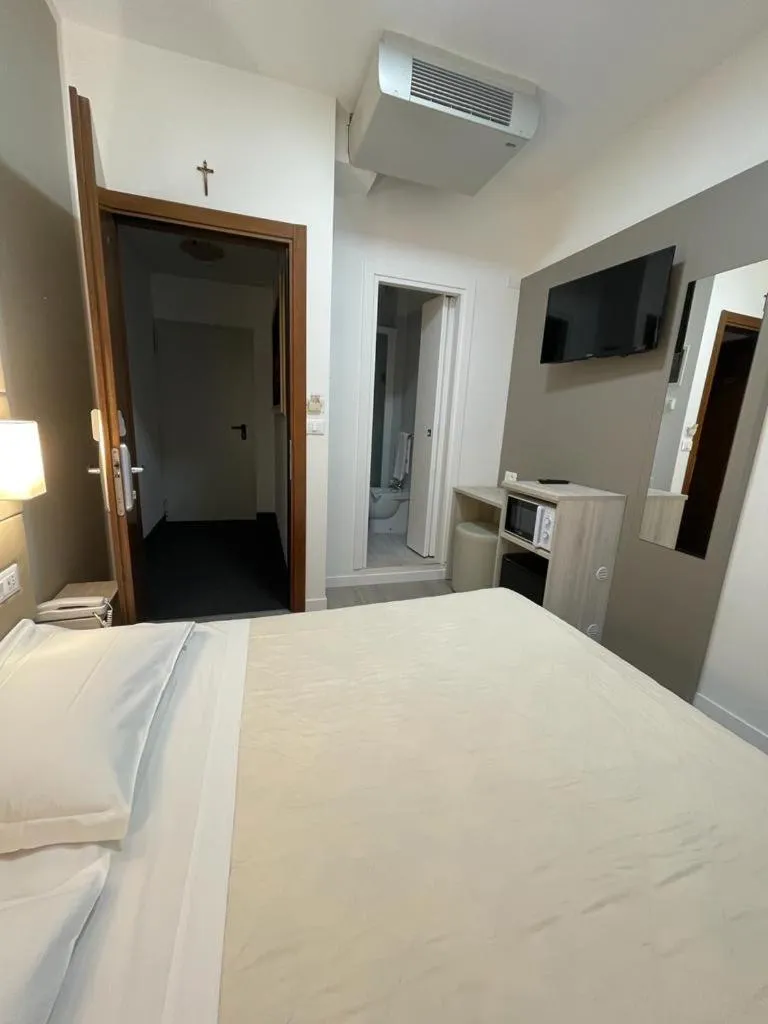 Bed in Hotel & Aparthotel Carinthia S