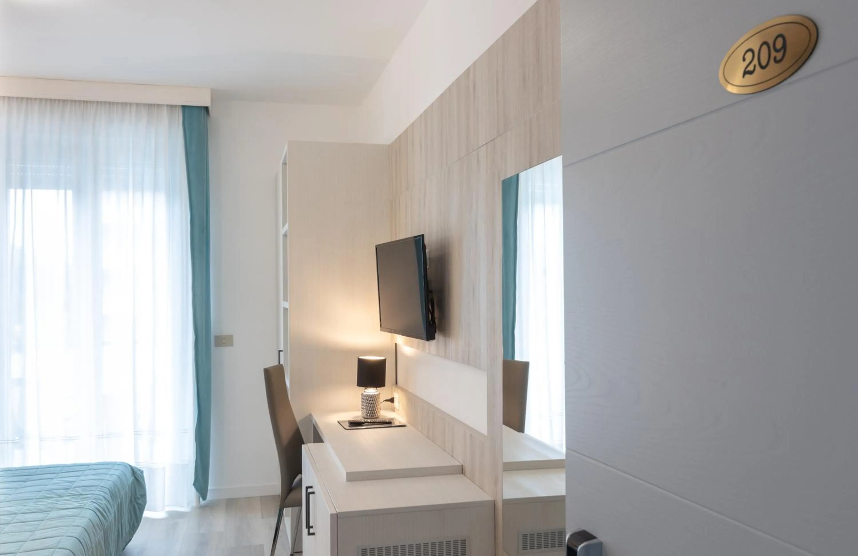 Bed in Hotel & Aparthotel Carinthia S