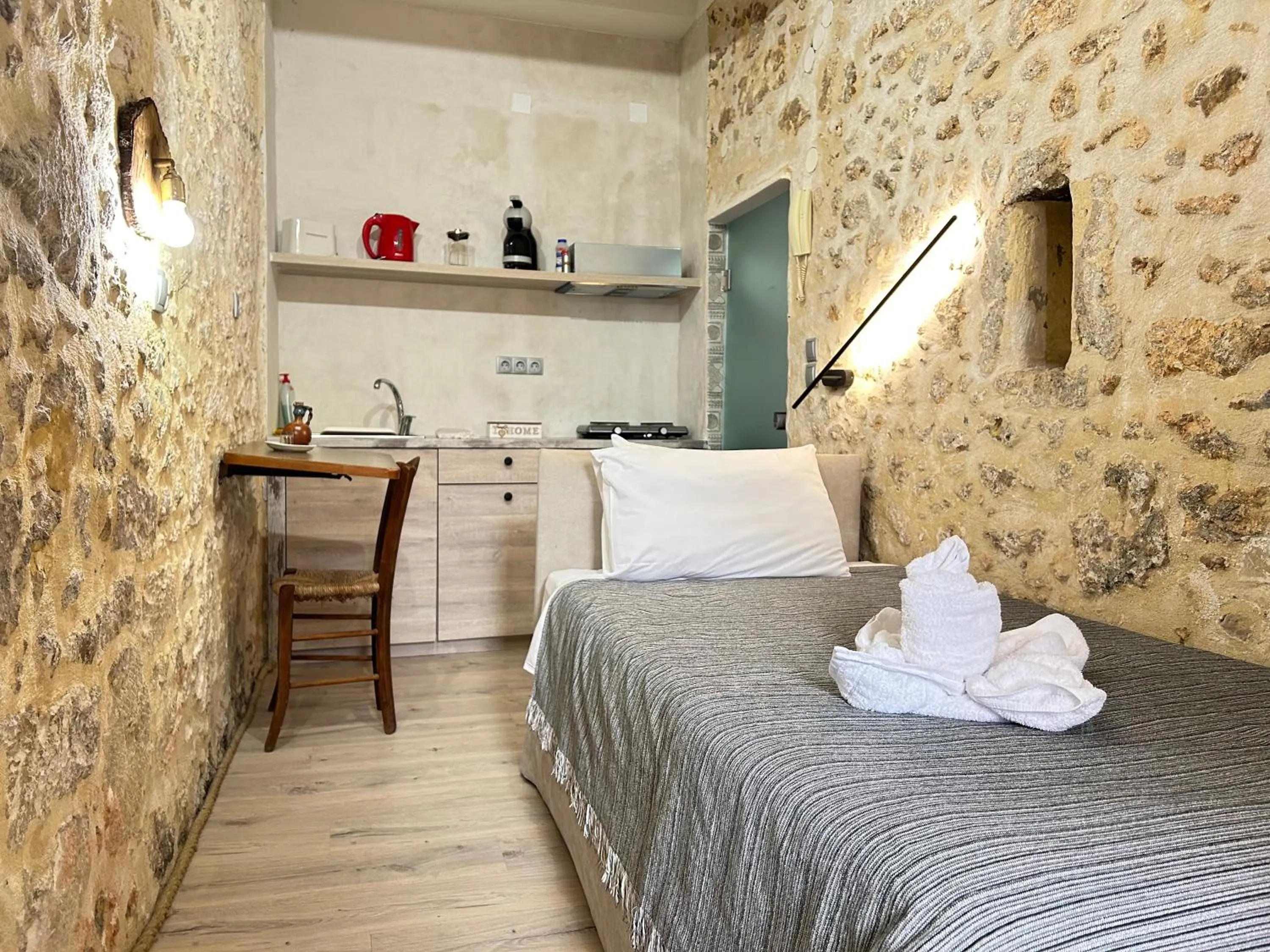 Bed in Barbara Studios