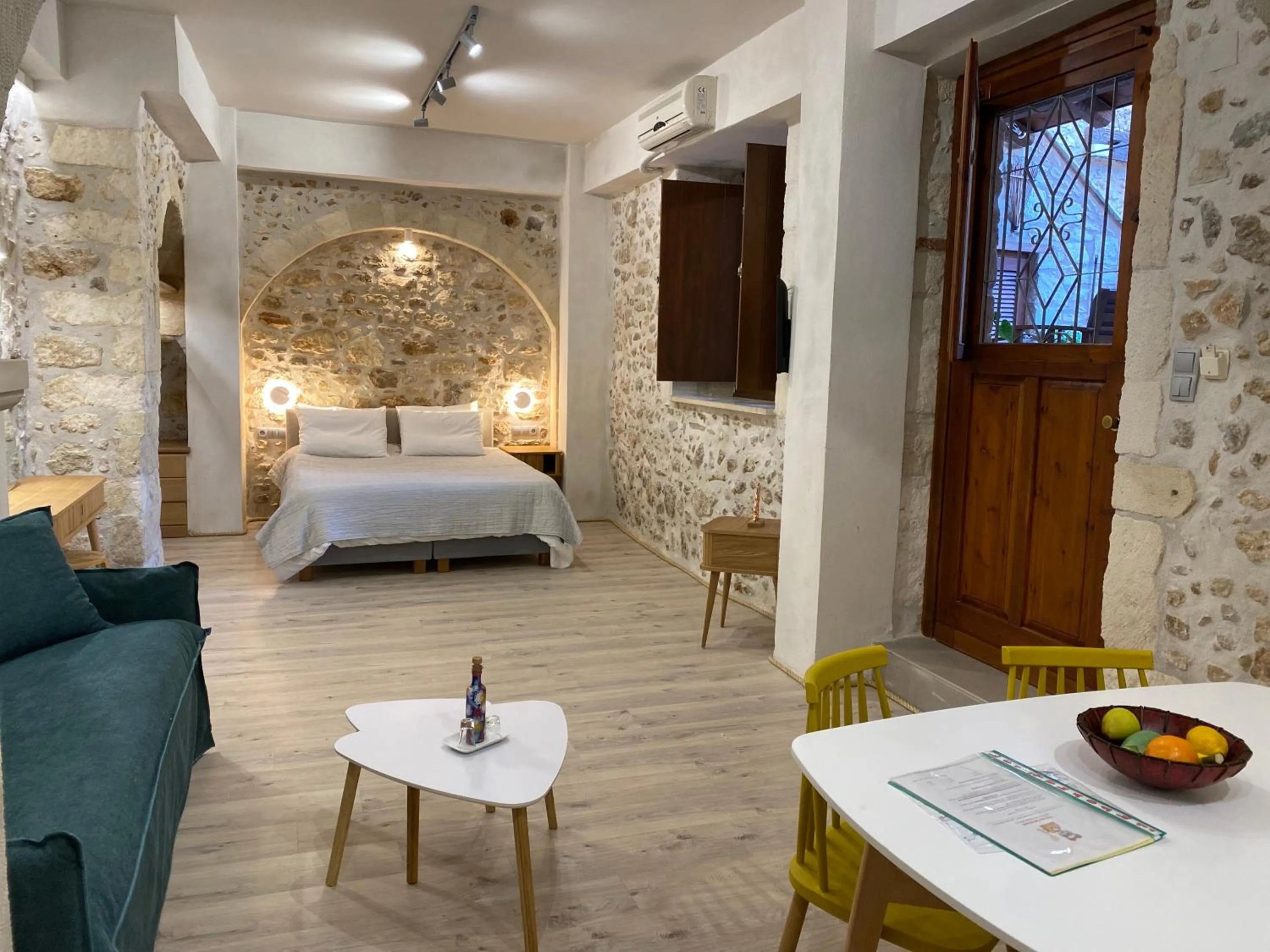 Bed in Barbara Studios