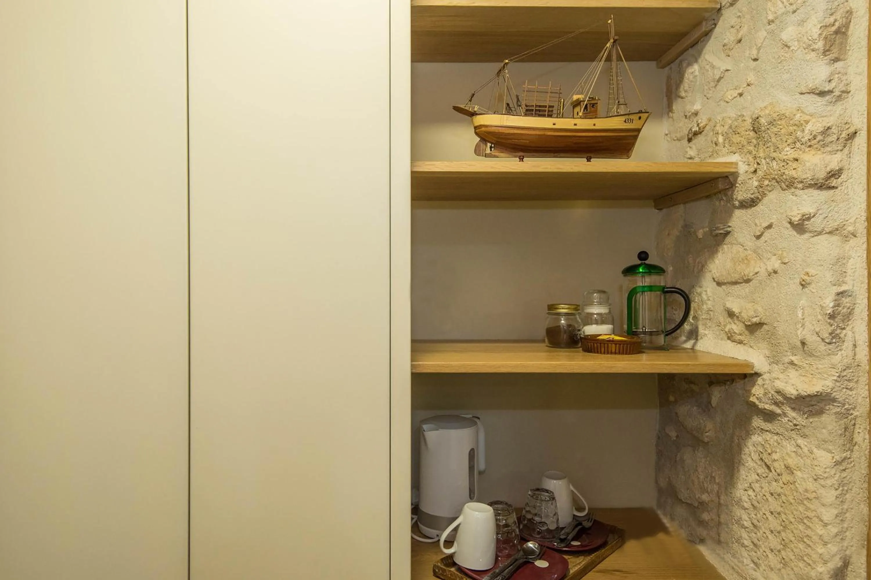 Coffee/tea facilities in Barbara Studios