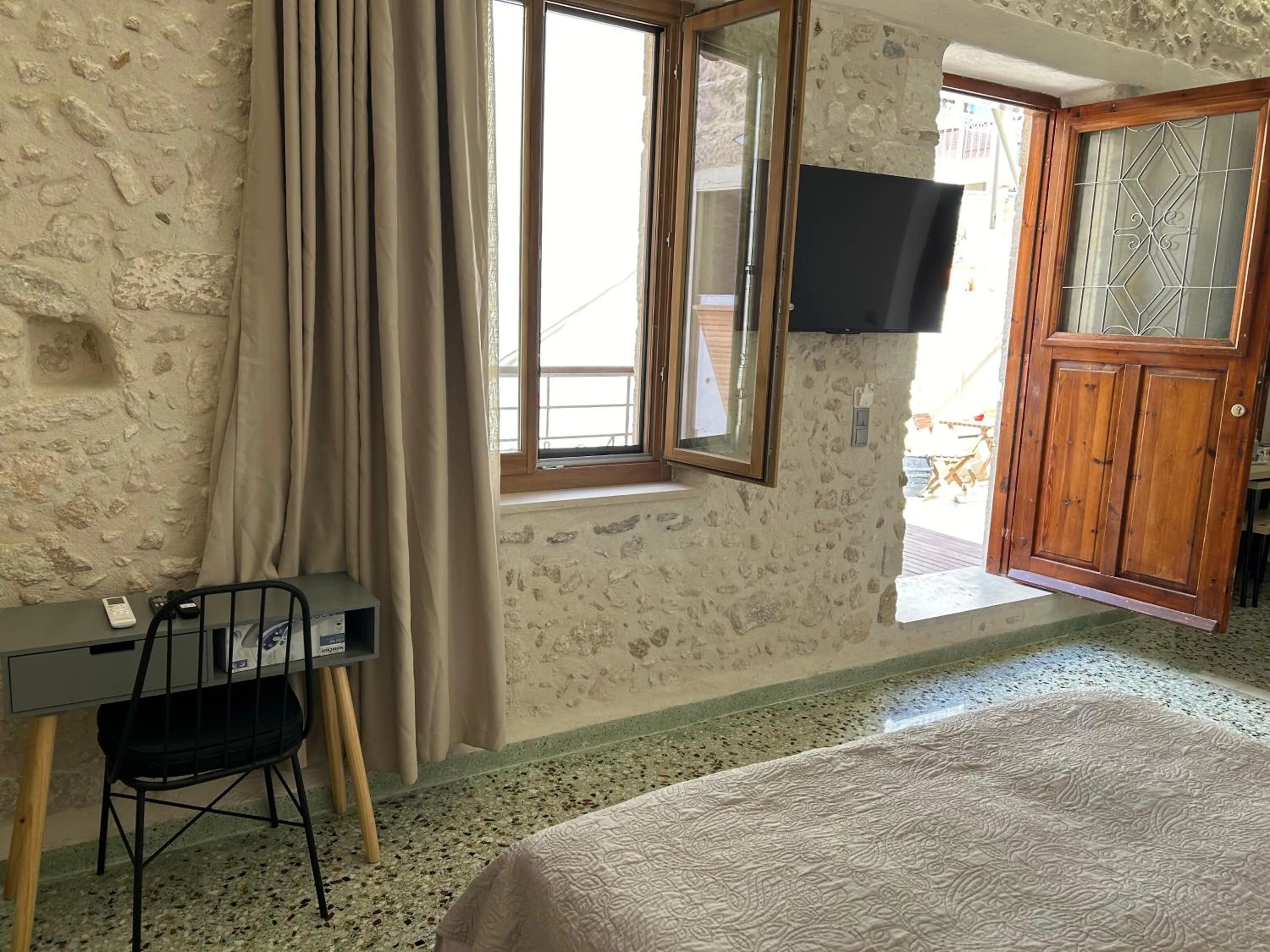 TV and multimedia, Bed in Barbara Studios