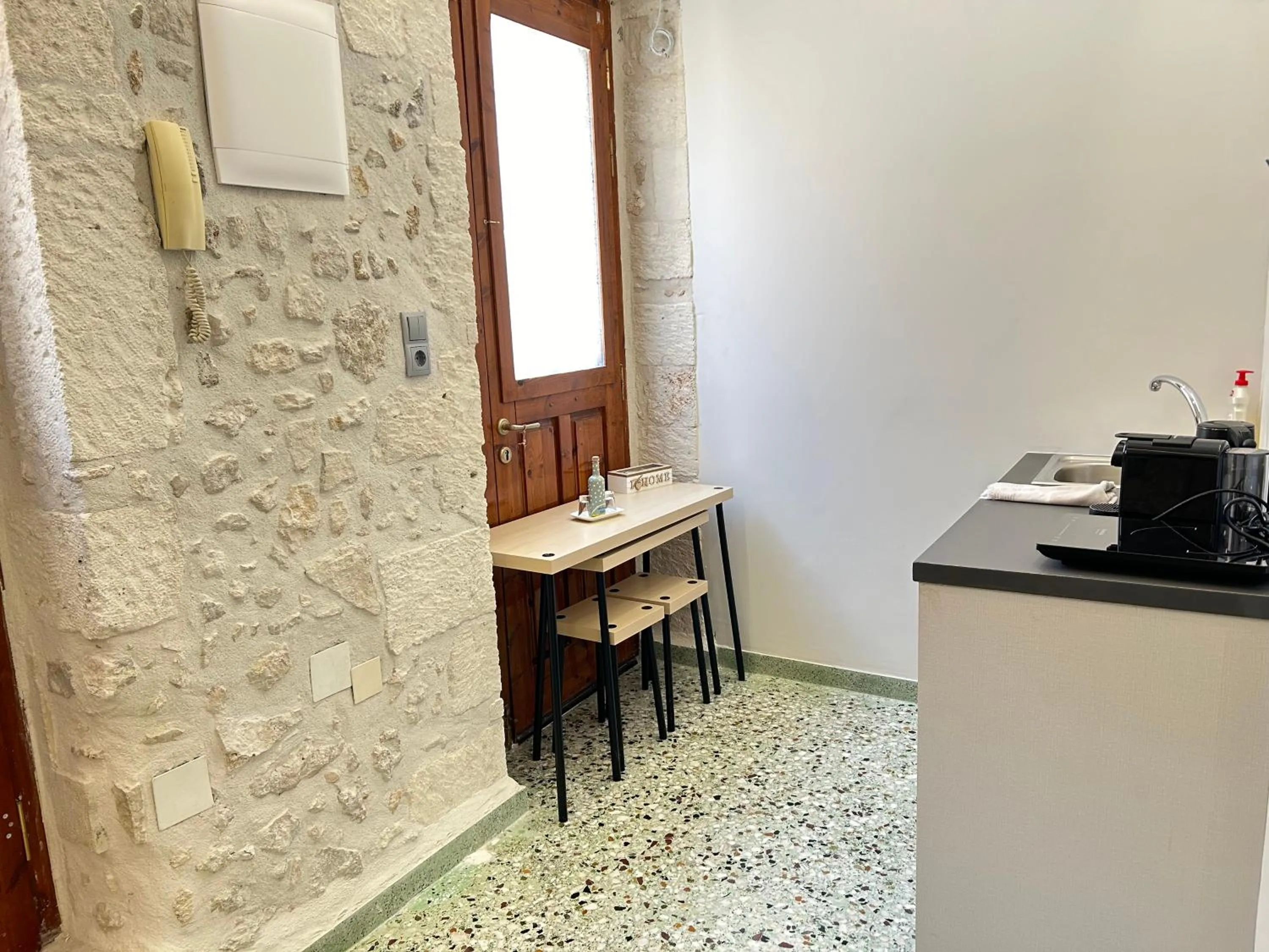 Coffee/tea facilities in Barbara Studios