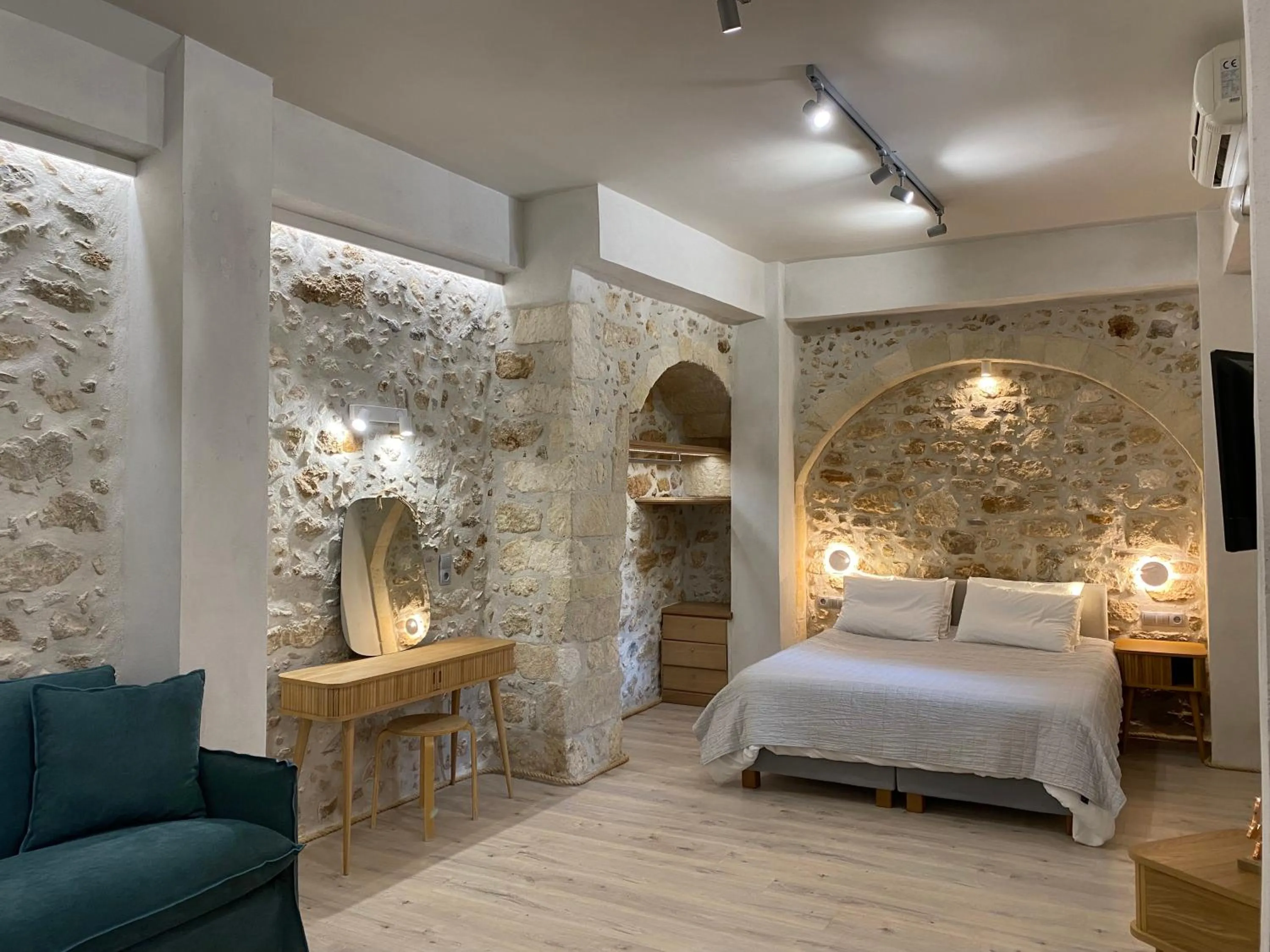 Bed in Barbara Studios