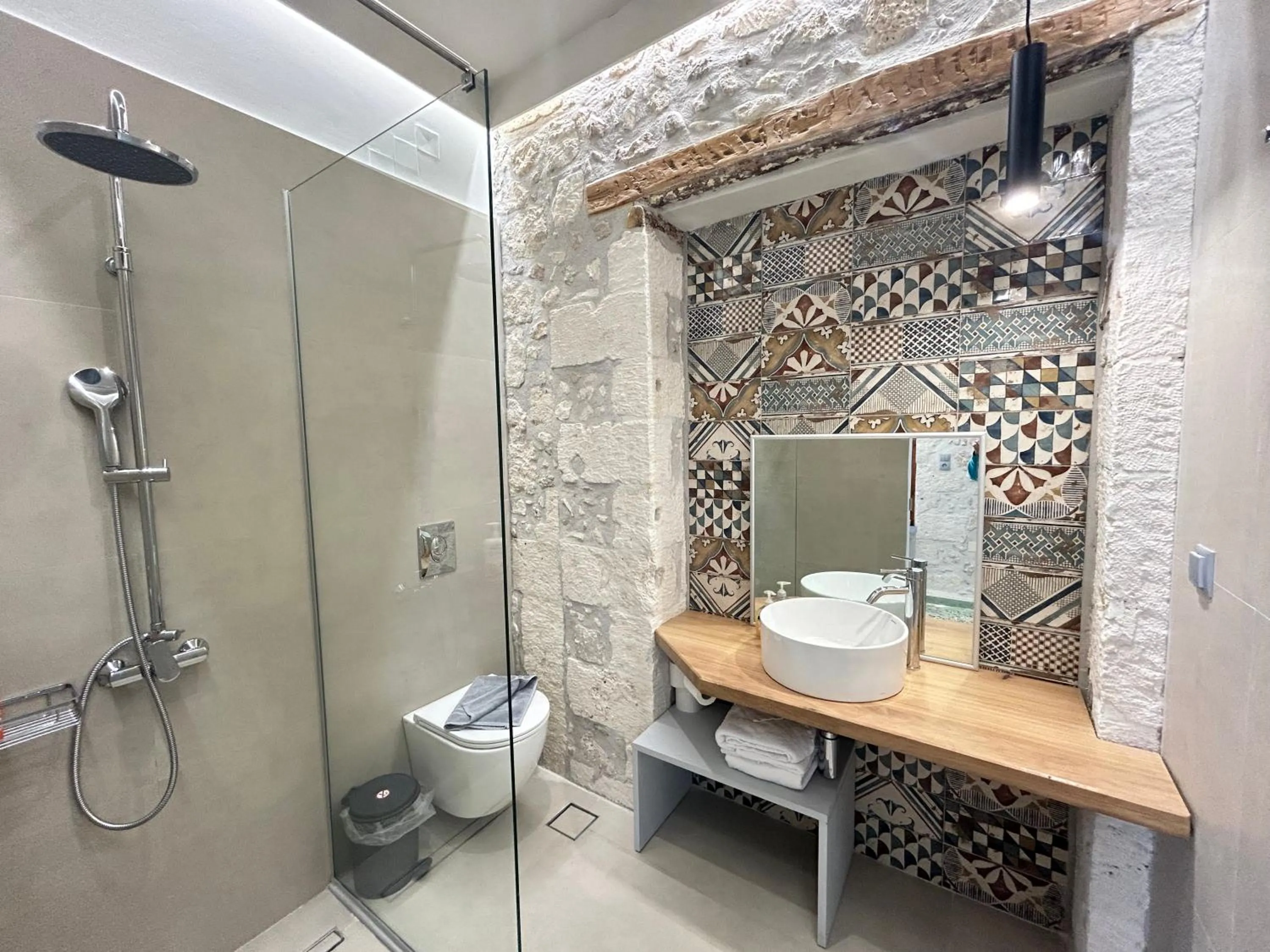 Shower in Barbara Studios