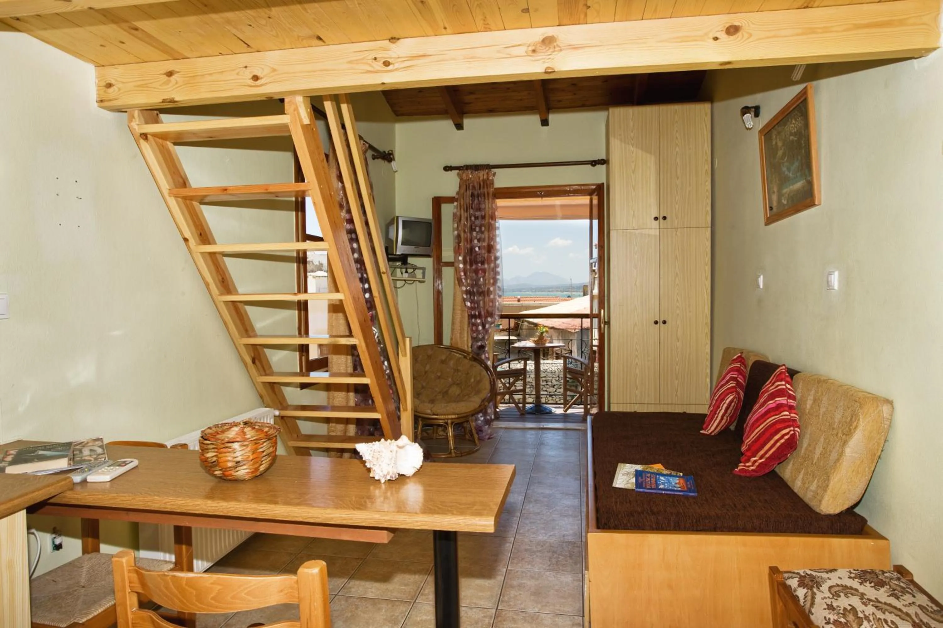 Photo of the whole room in Barbara Studios