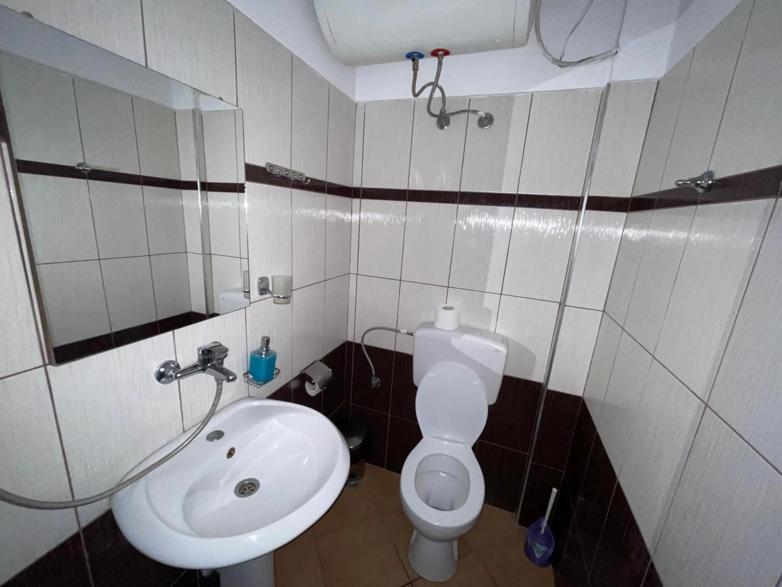 Twin Room with Shower - single occupancy in Hotel Aroma