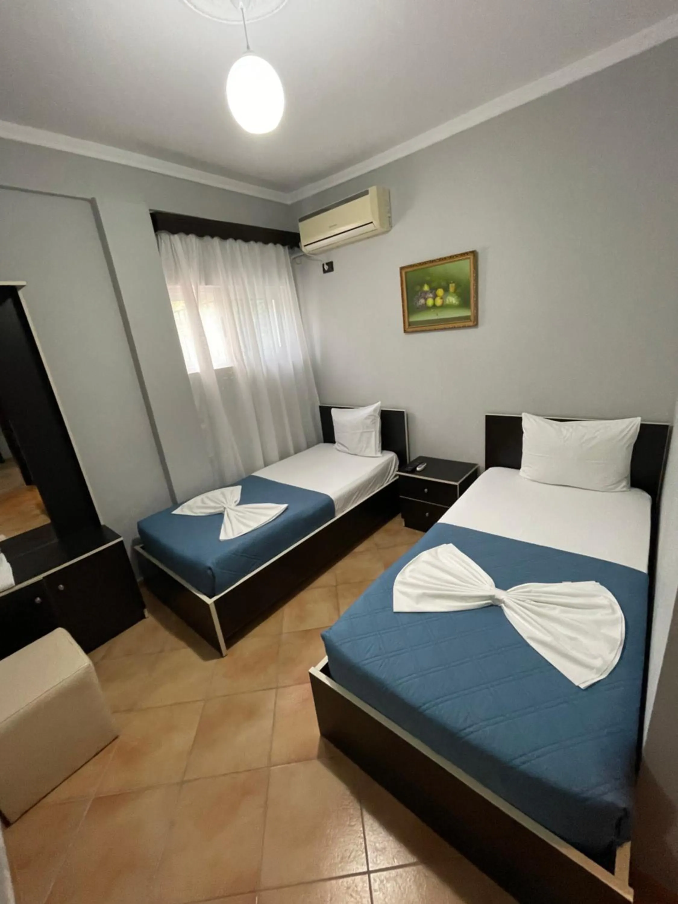 Twin Room with Private Bathroom - single occupancy in Hotel Aroma