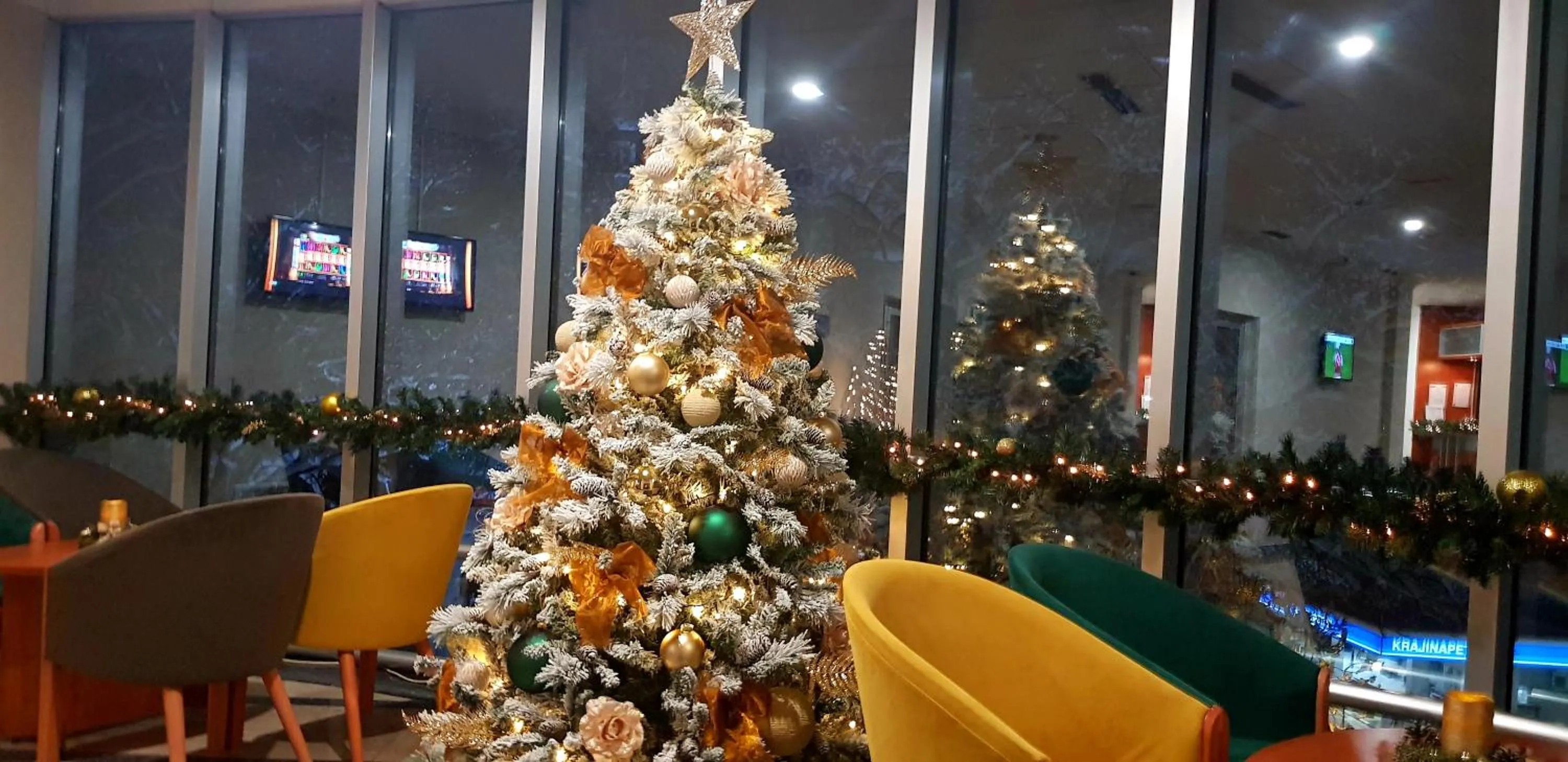 Communal lounge/ TV room in Hotel CITY