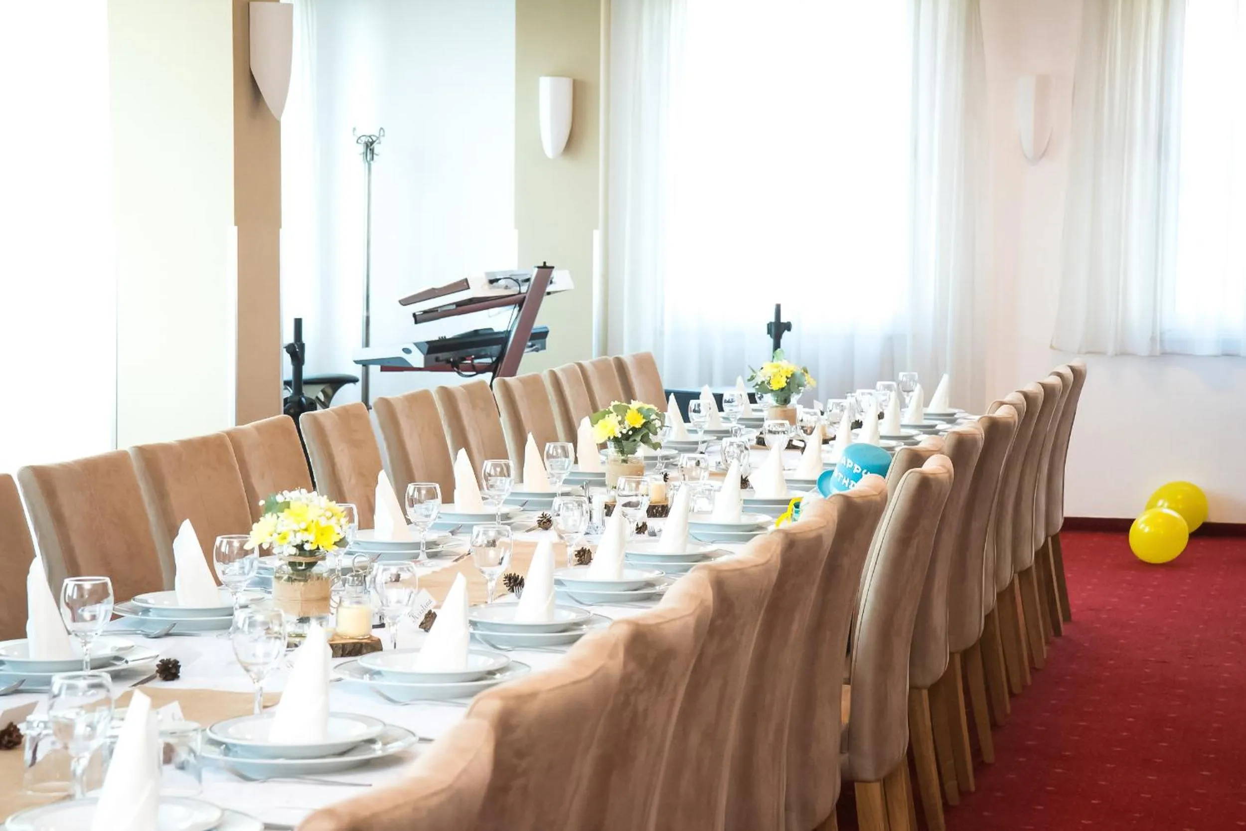 Restaurant/places to eat in Hotel CITY